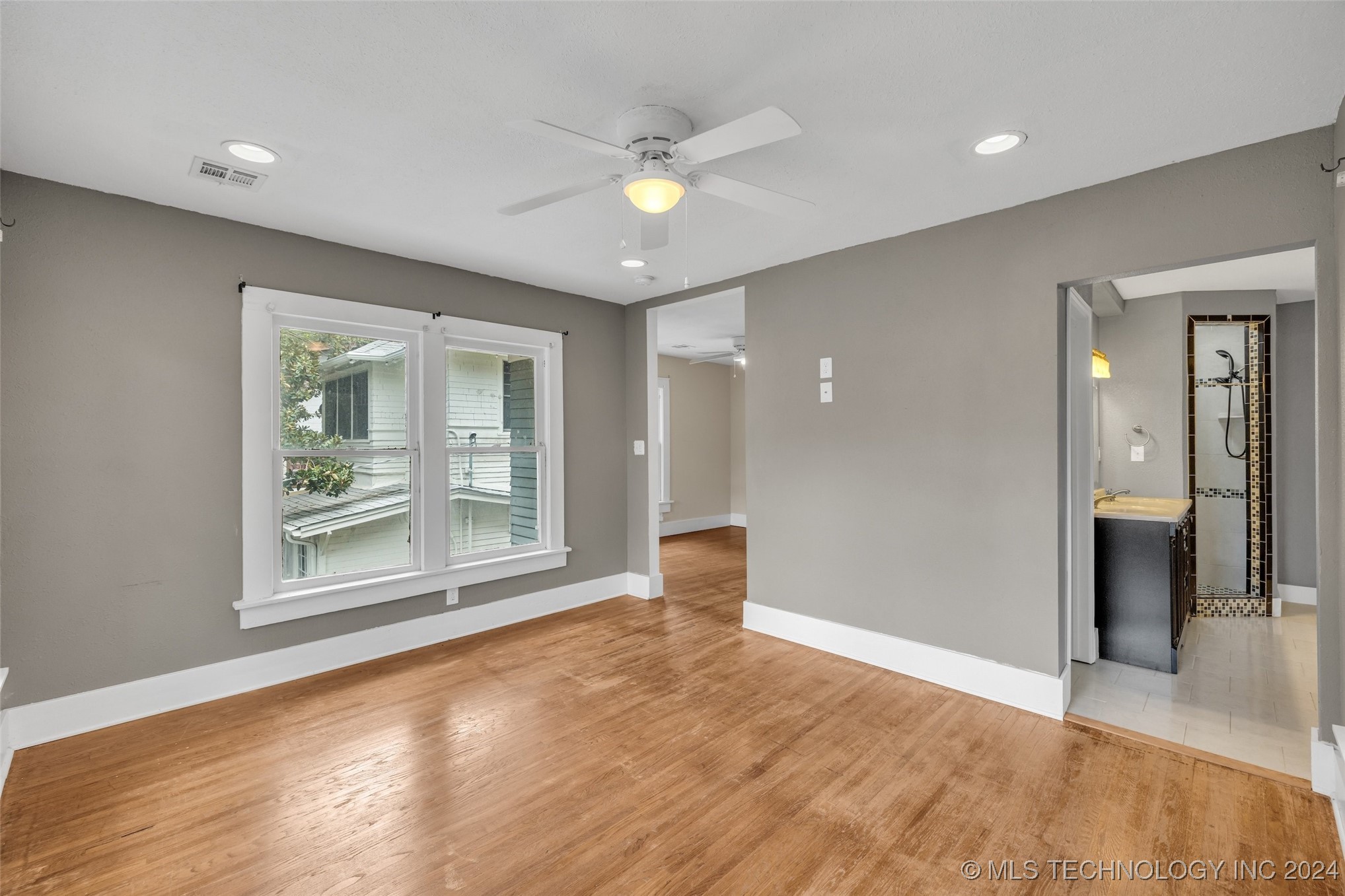 1129 N Denver Avenue