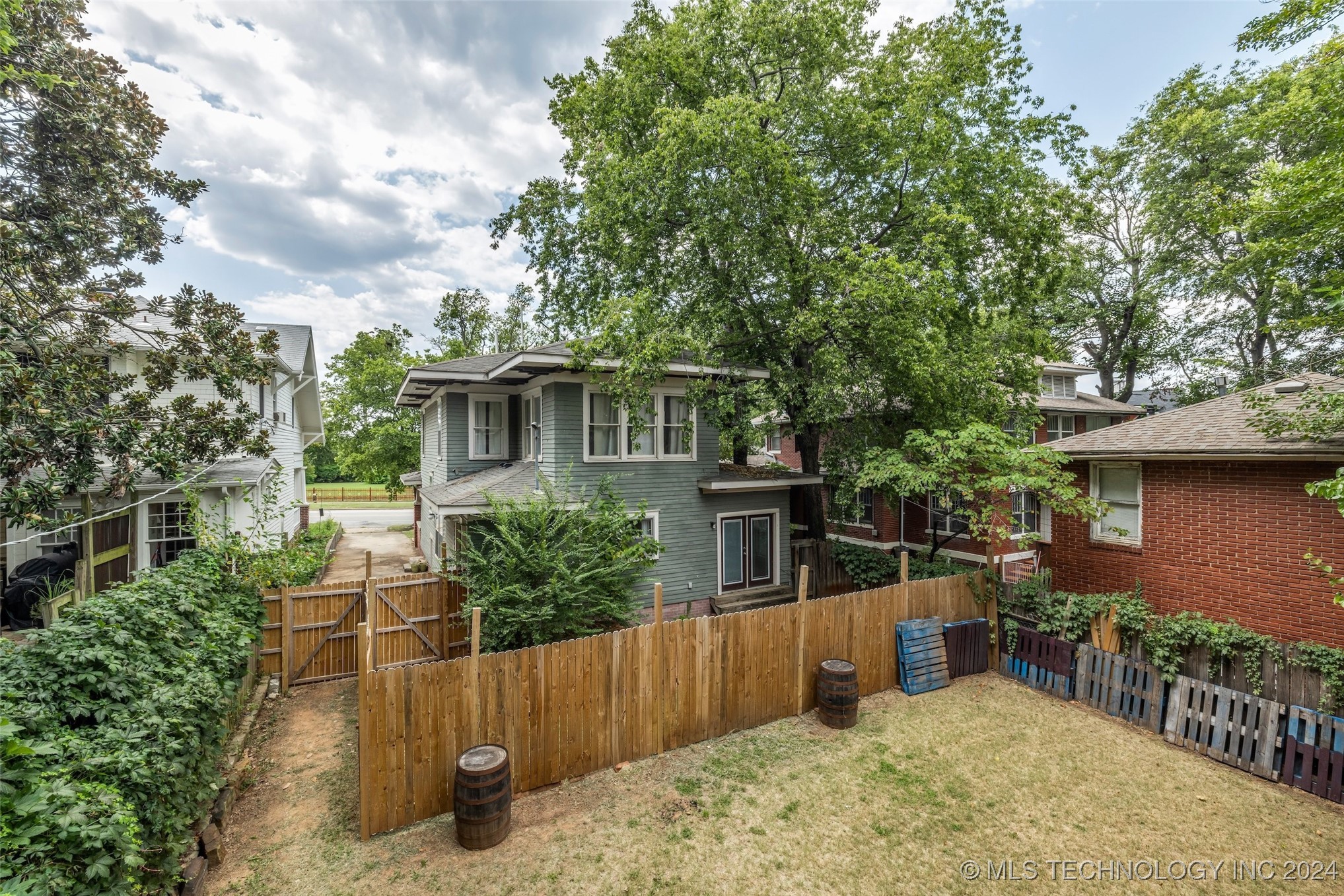 1129 N Denver Avenue