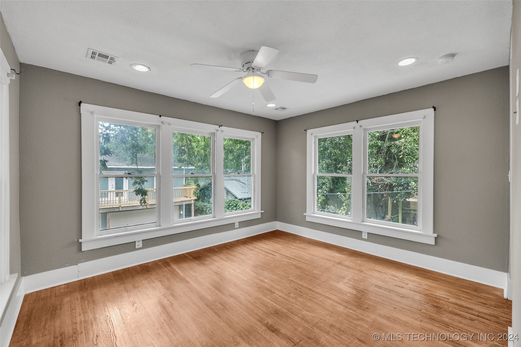 1129 N Denver Avenue