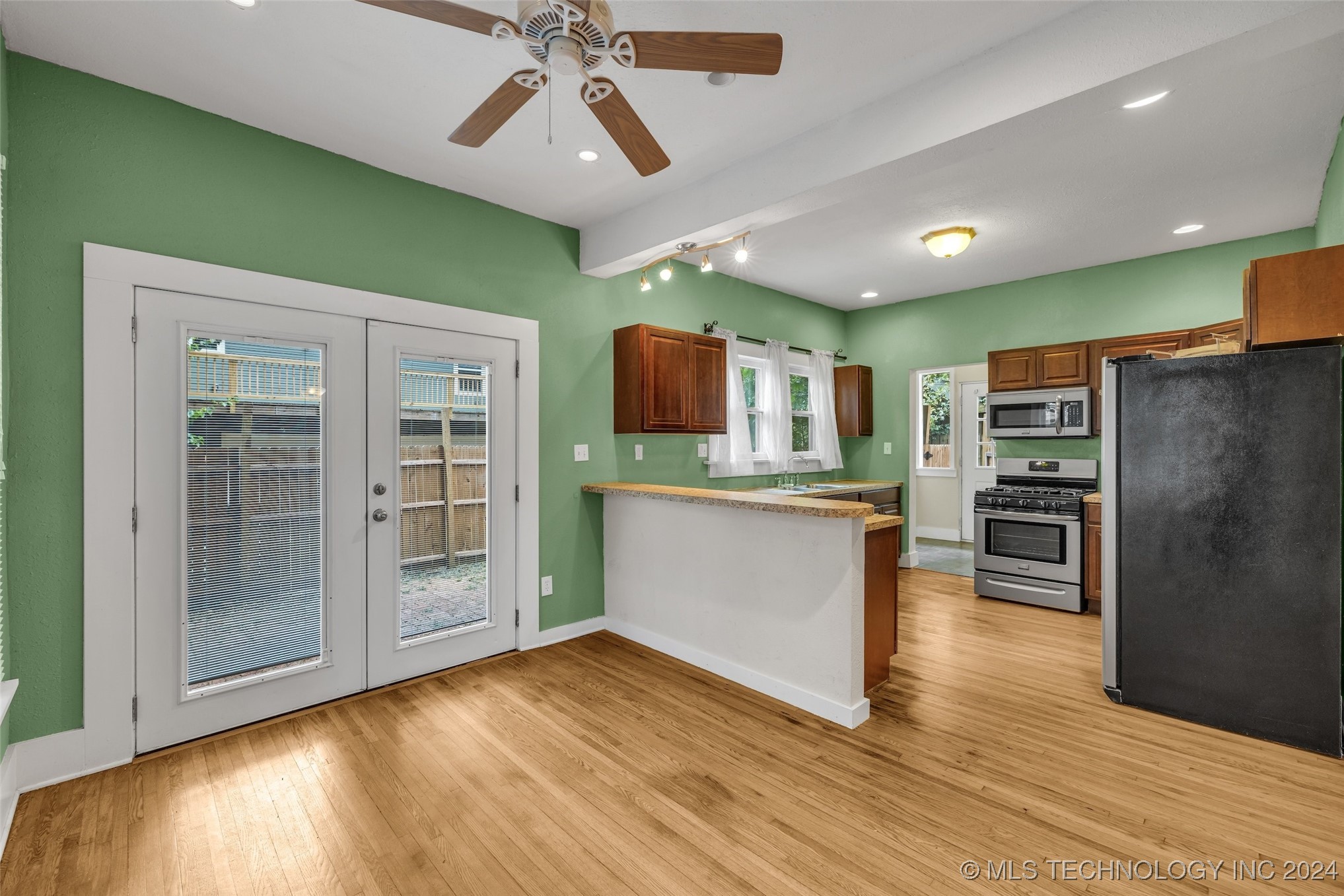 1129 N Denver Avenue