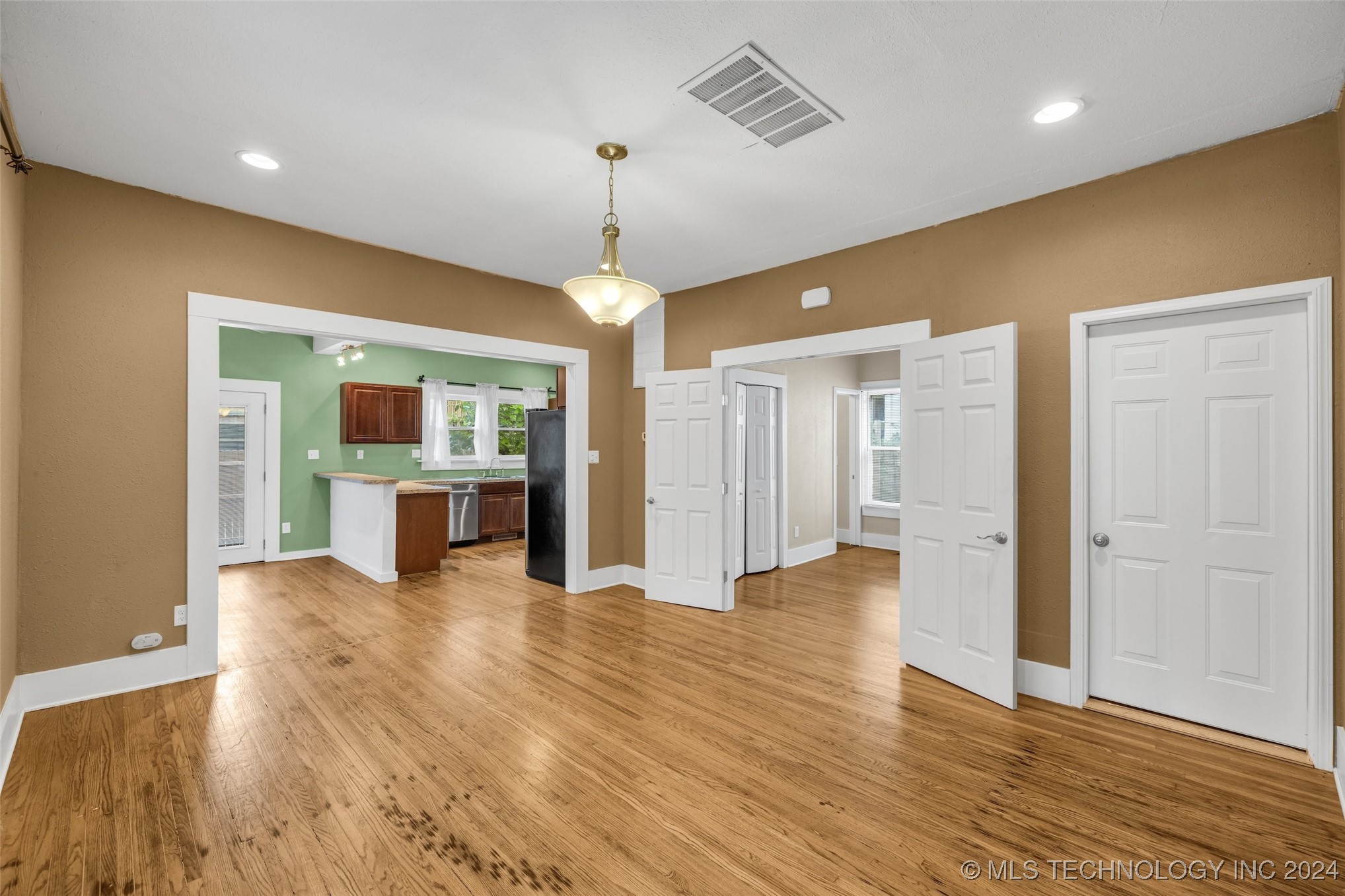 1129 N Denver Avenue