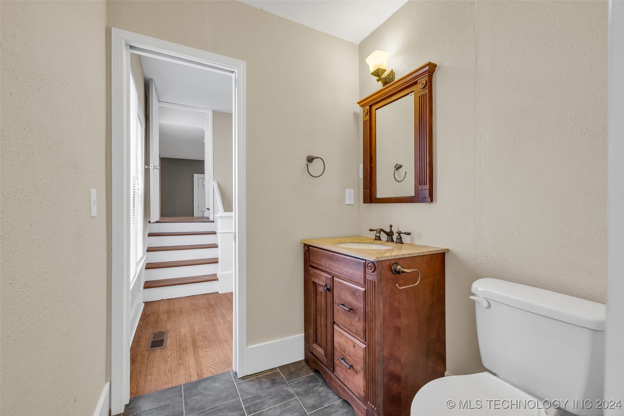 1129 N Denver Avenue