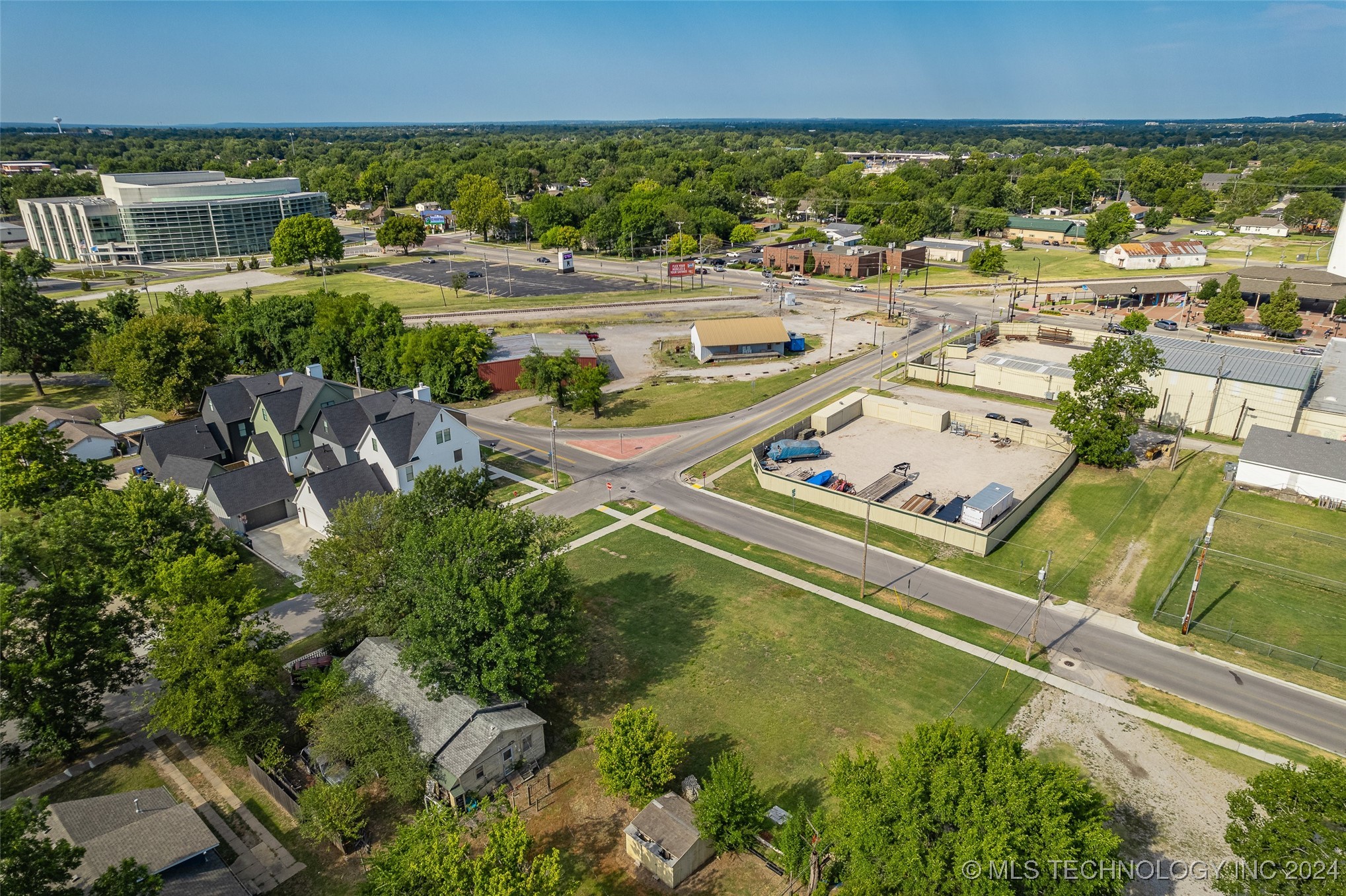 202 E Fort Worth Street