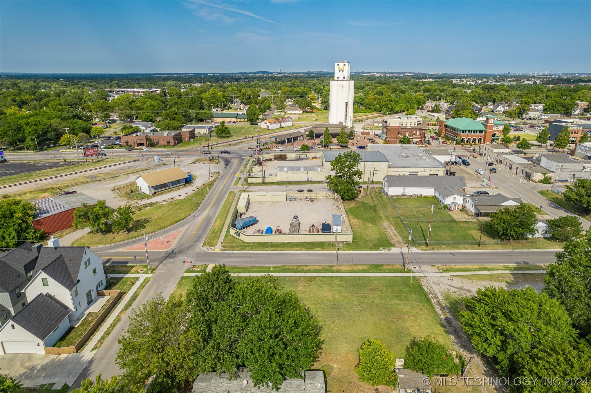 202 E Fort Worth Street