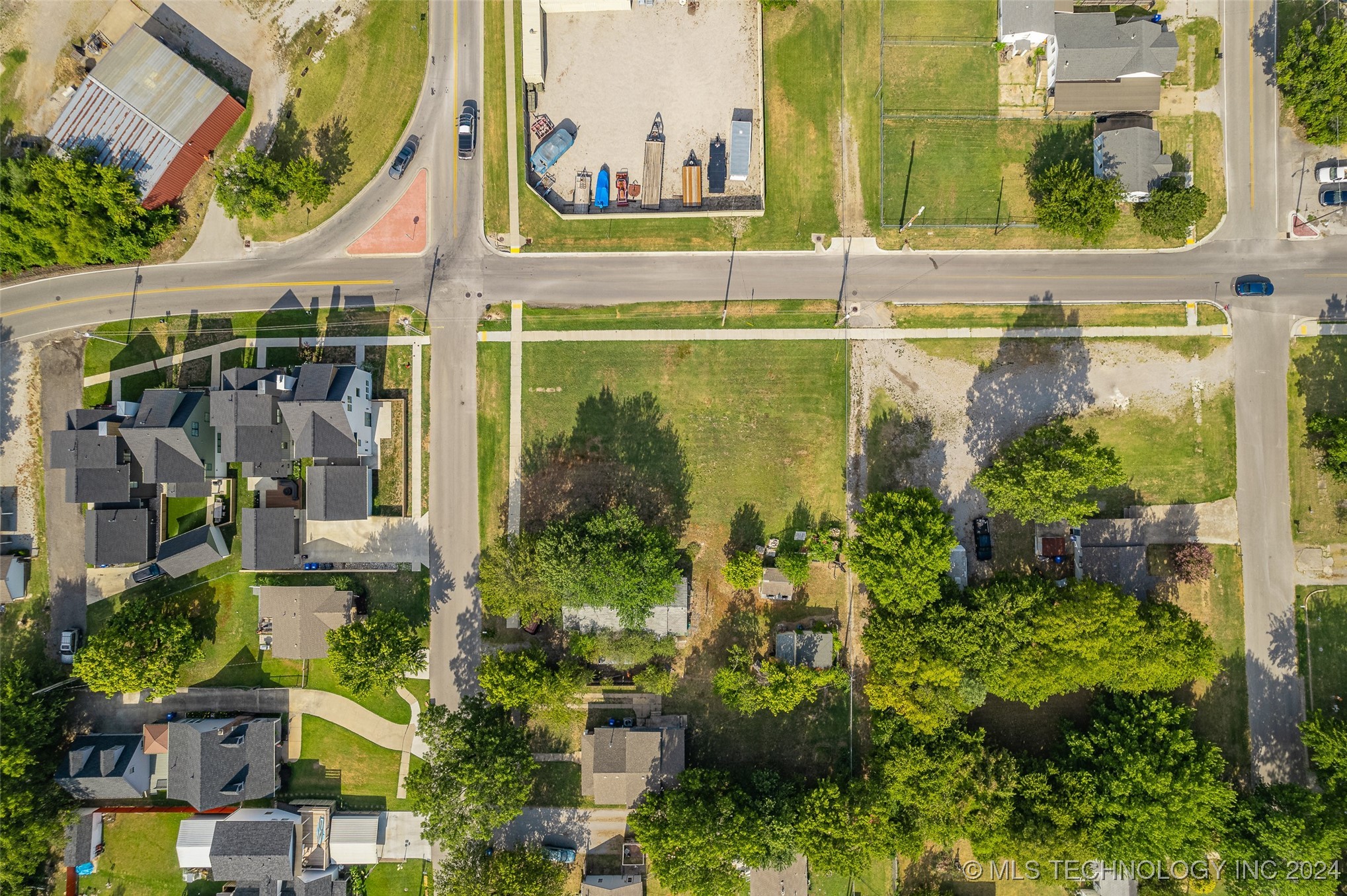 202 E Fort Worth Street