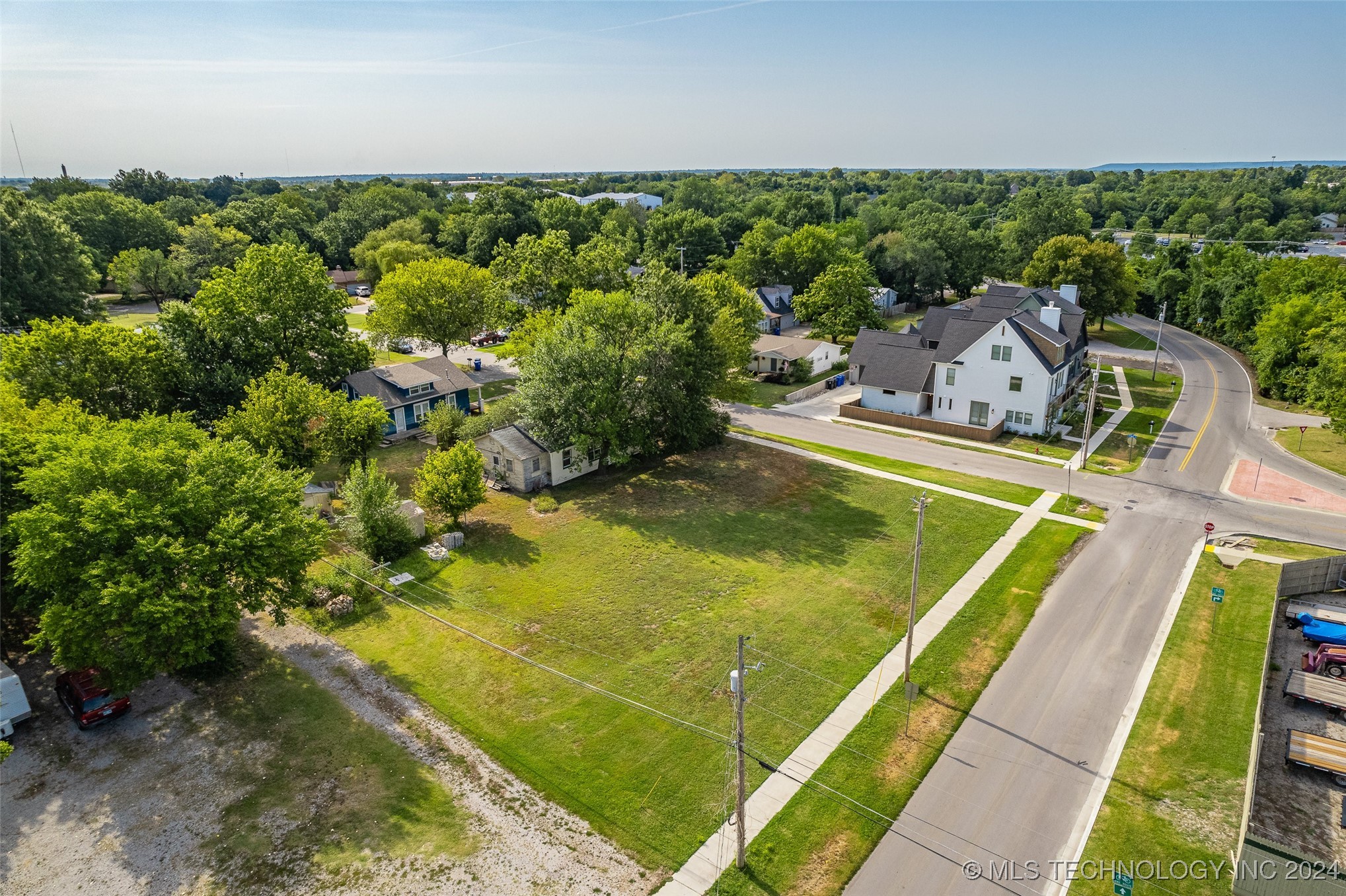 202 E Fort Worth Street