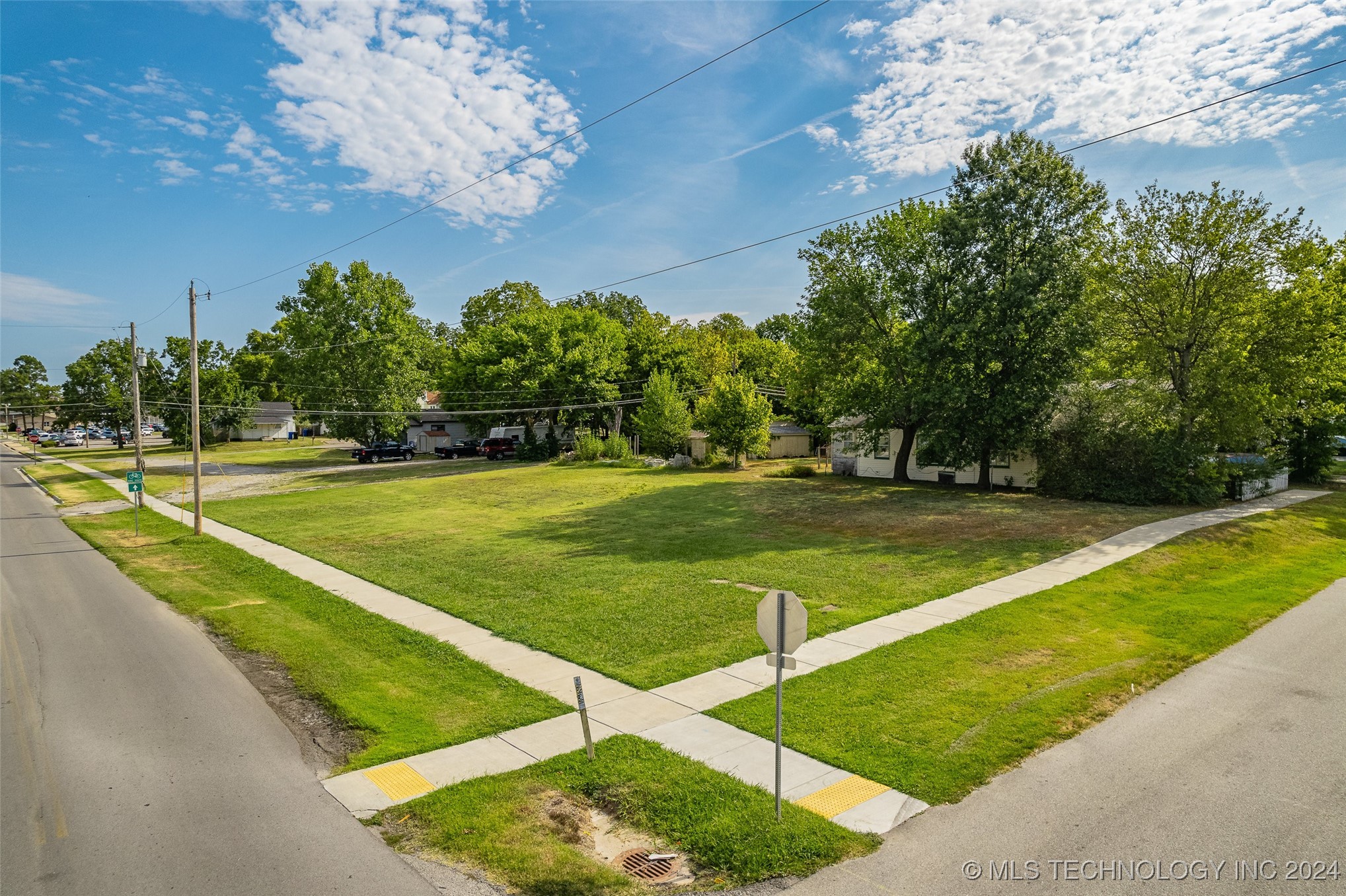 202 E Fort Worth Street