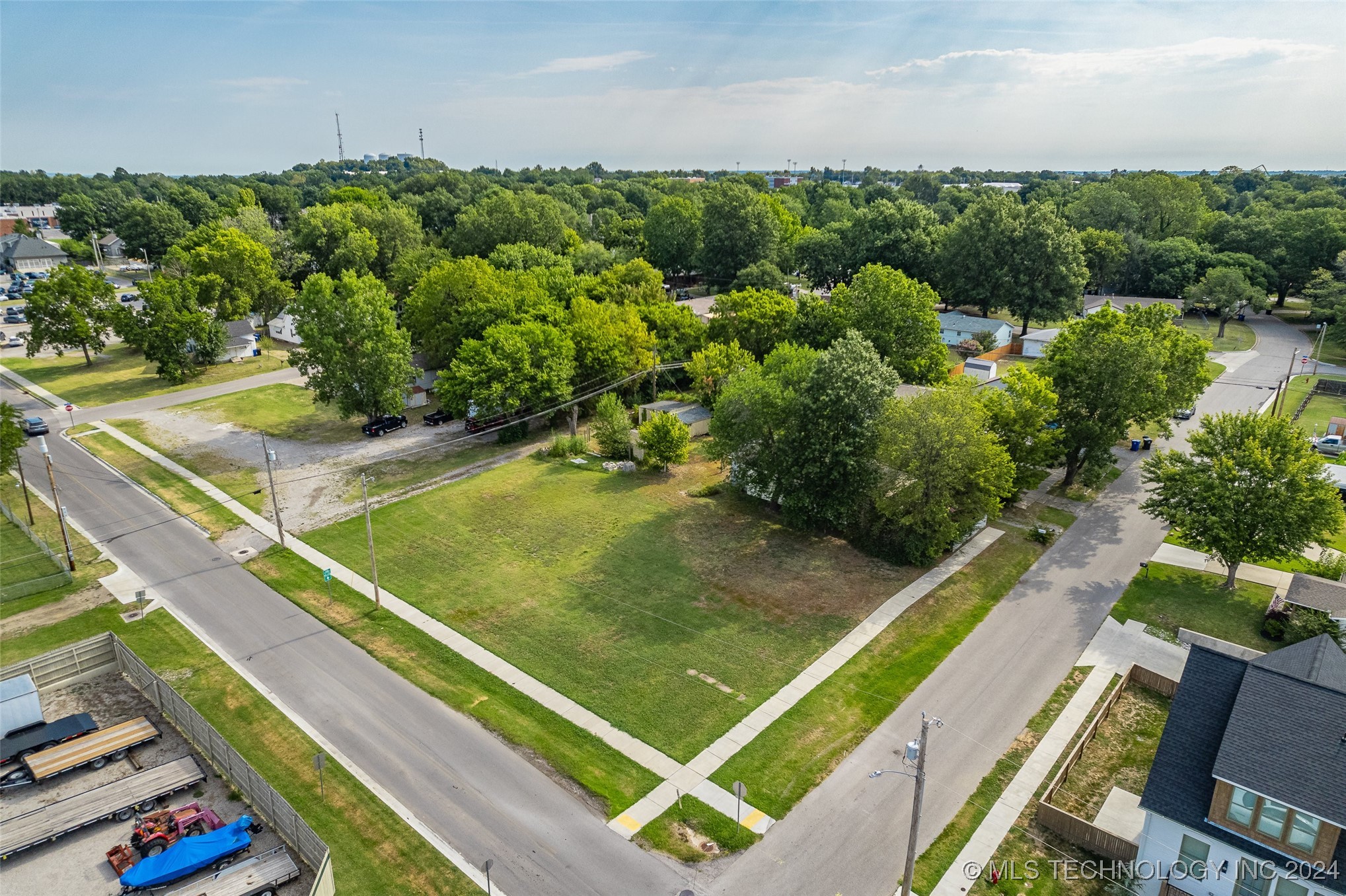 202 E Fort Worth Street