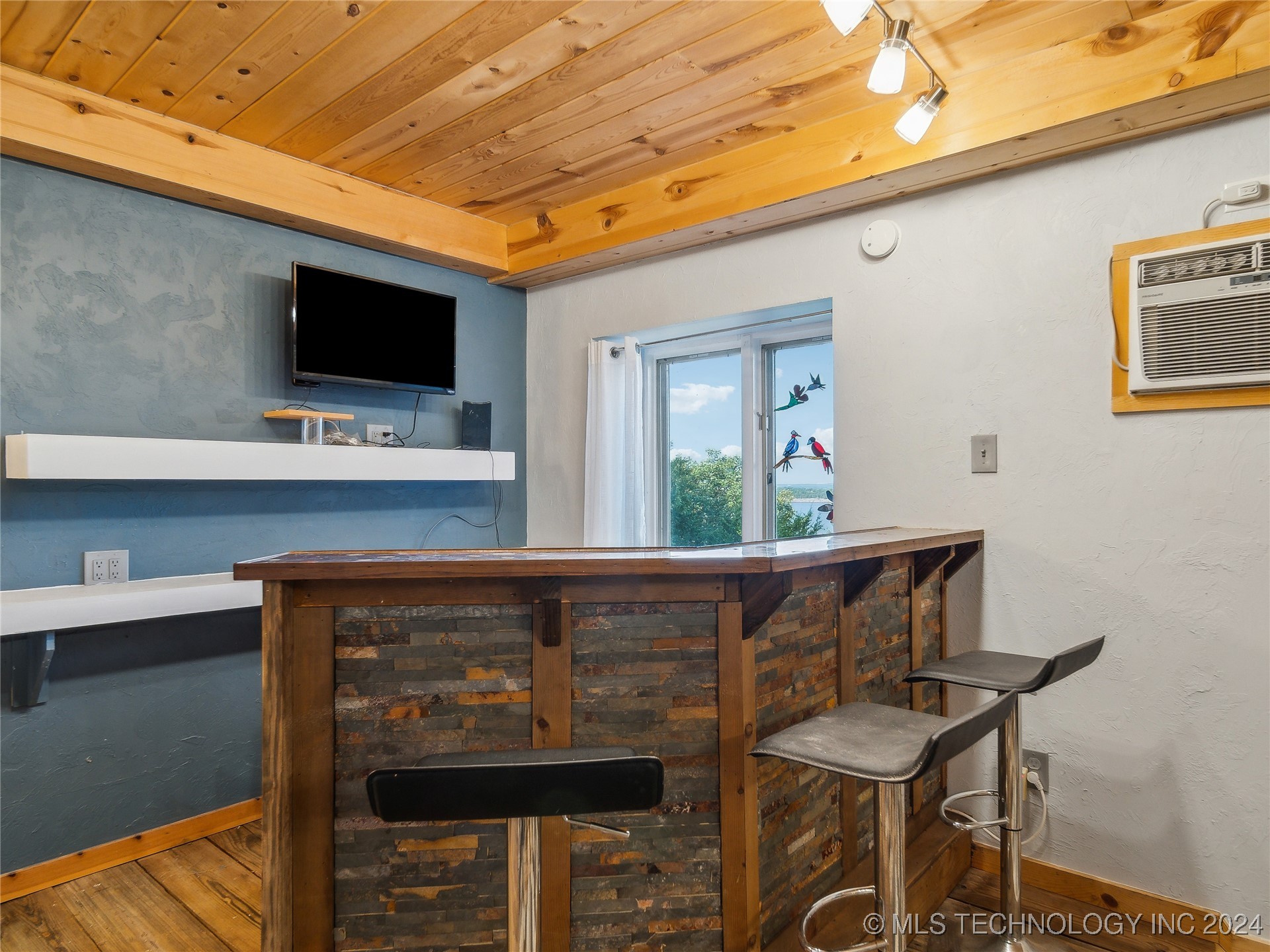 24 Cedar Lane