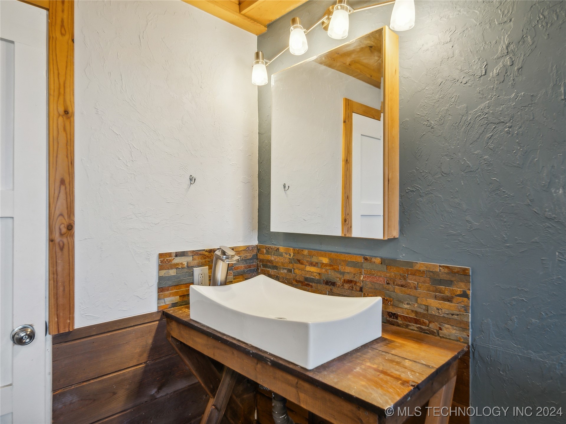 24 Cedar Lane