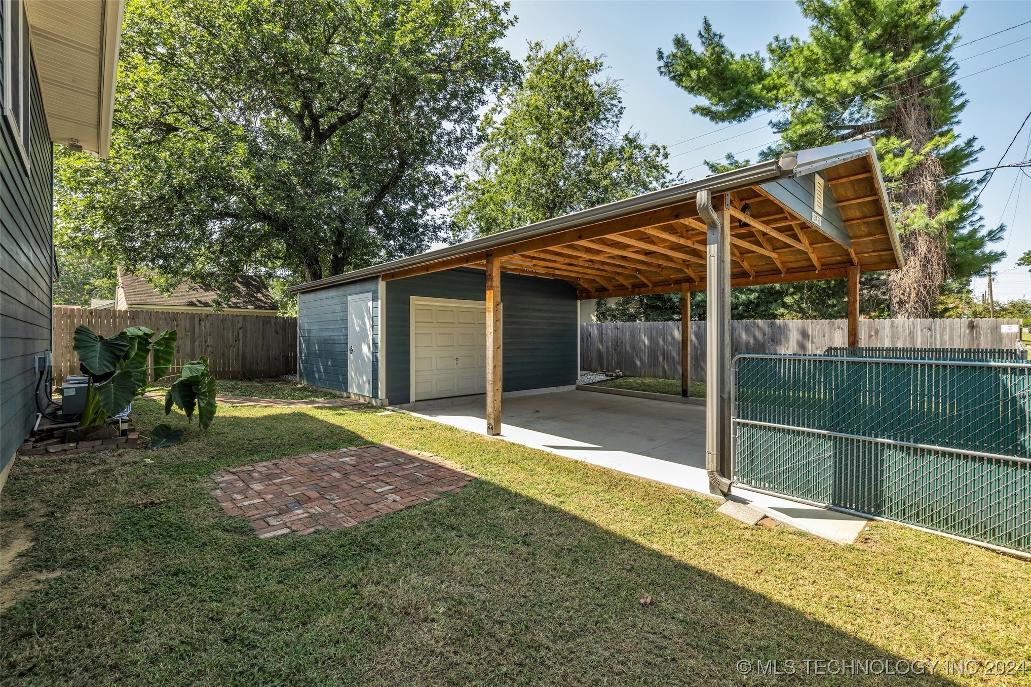 1302 S Gary Place