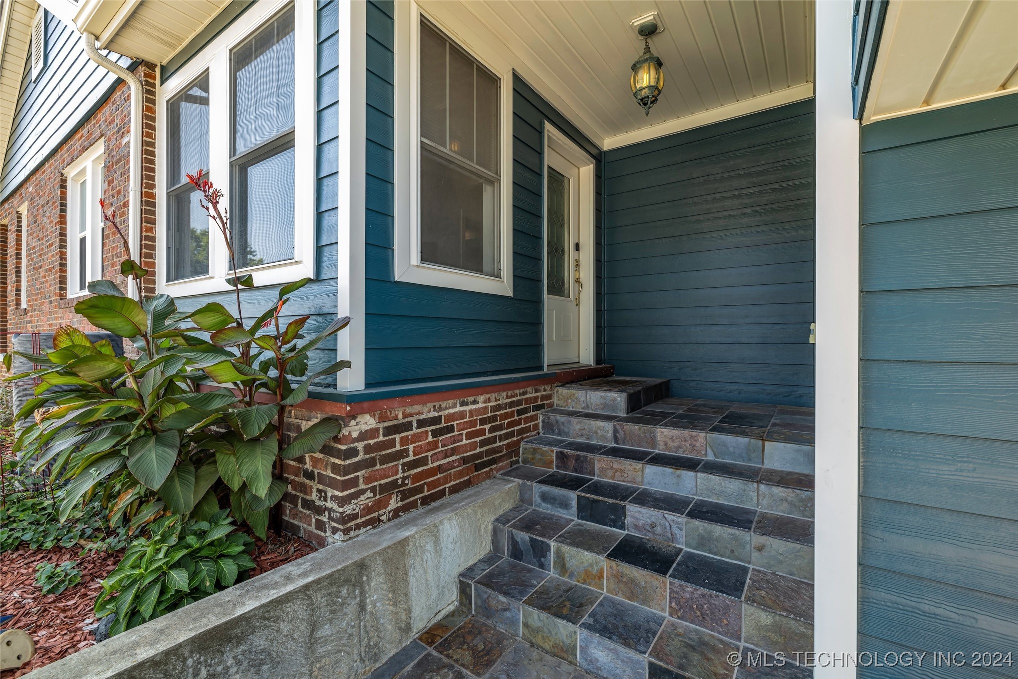 1302 S Gary Place