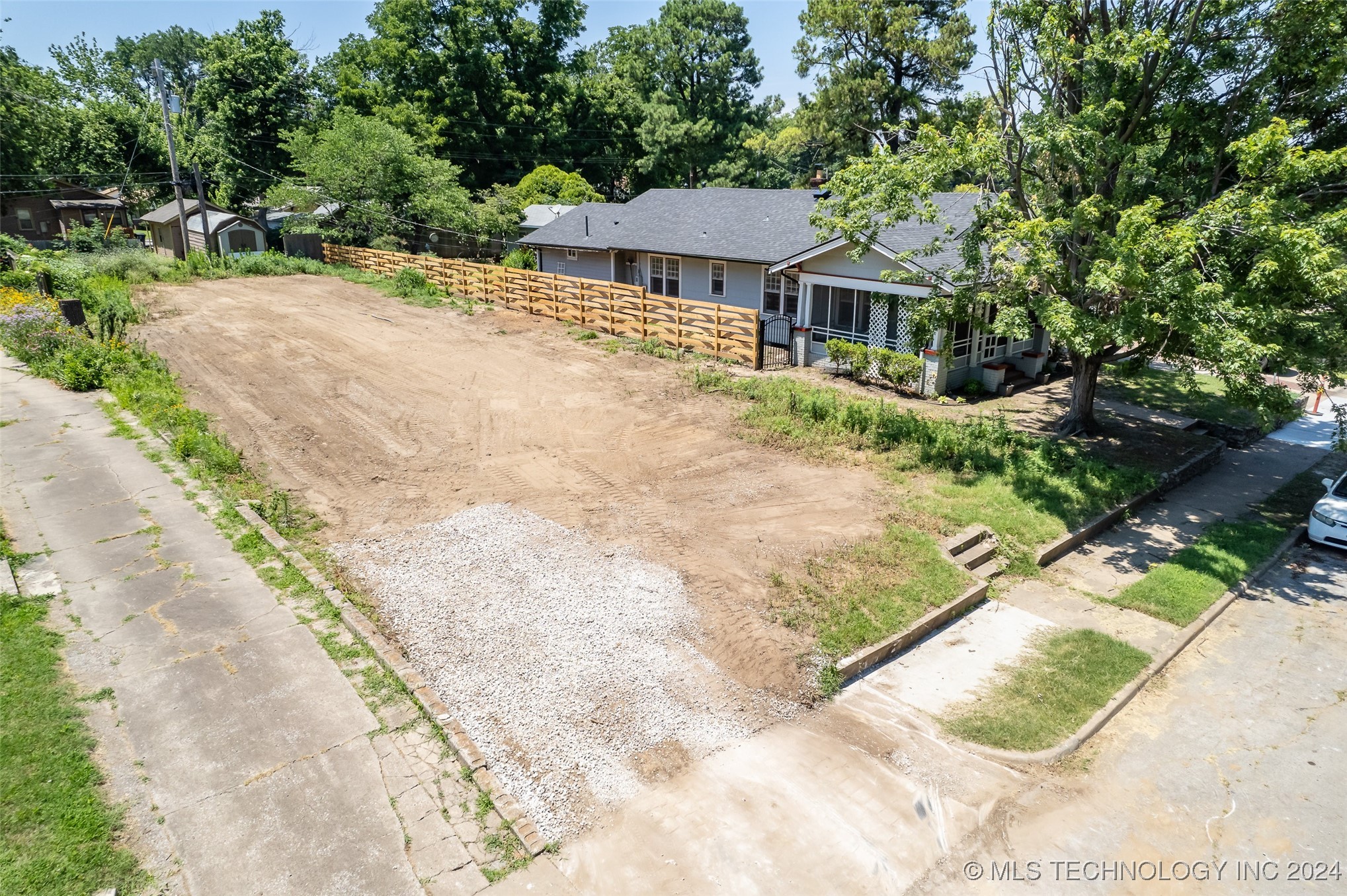 1232 S Florence Place