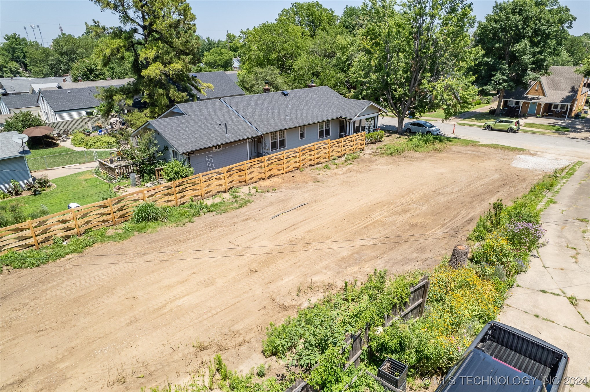 1232 S Florence Place