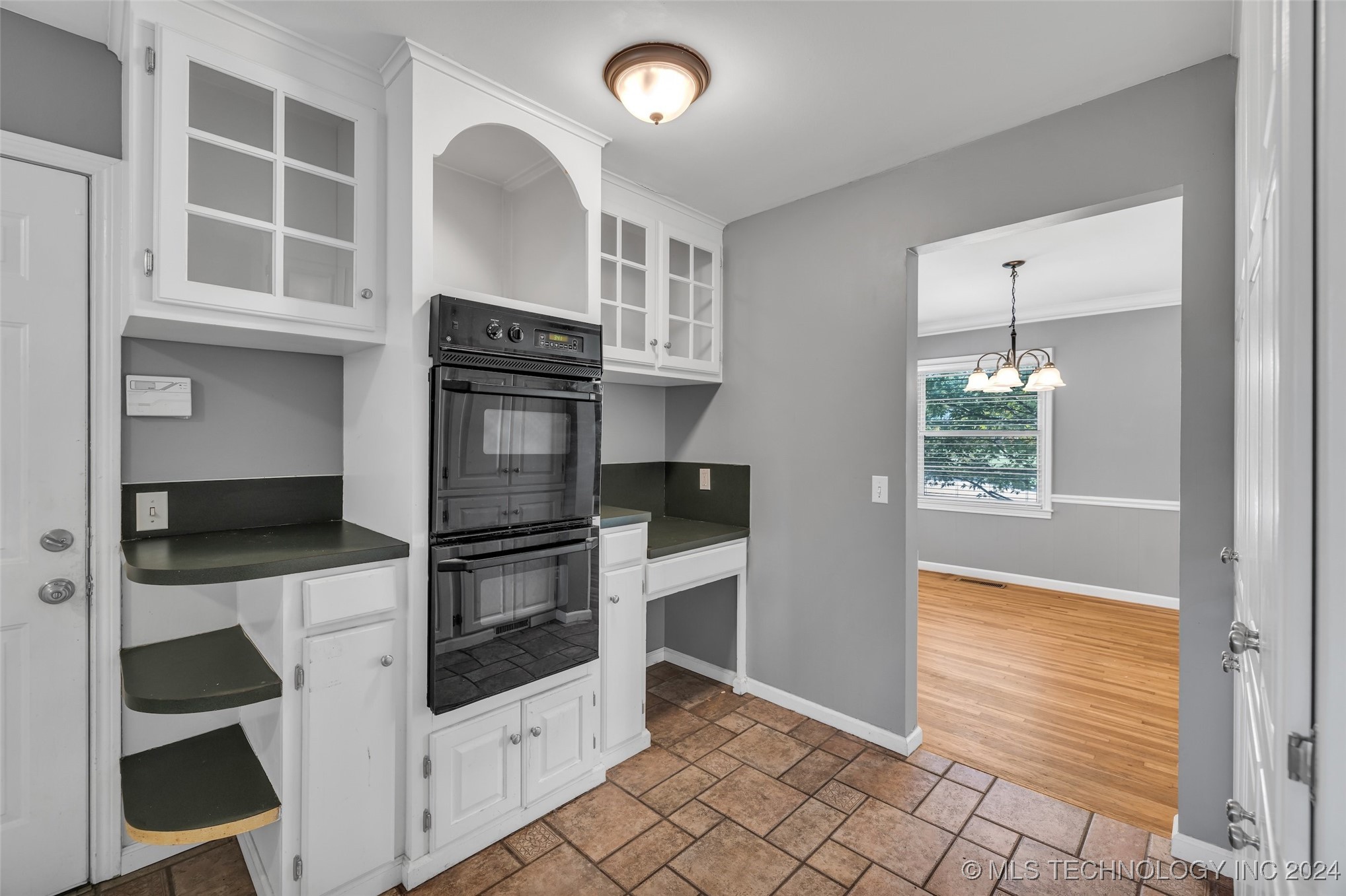 4576 E 38th Place