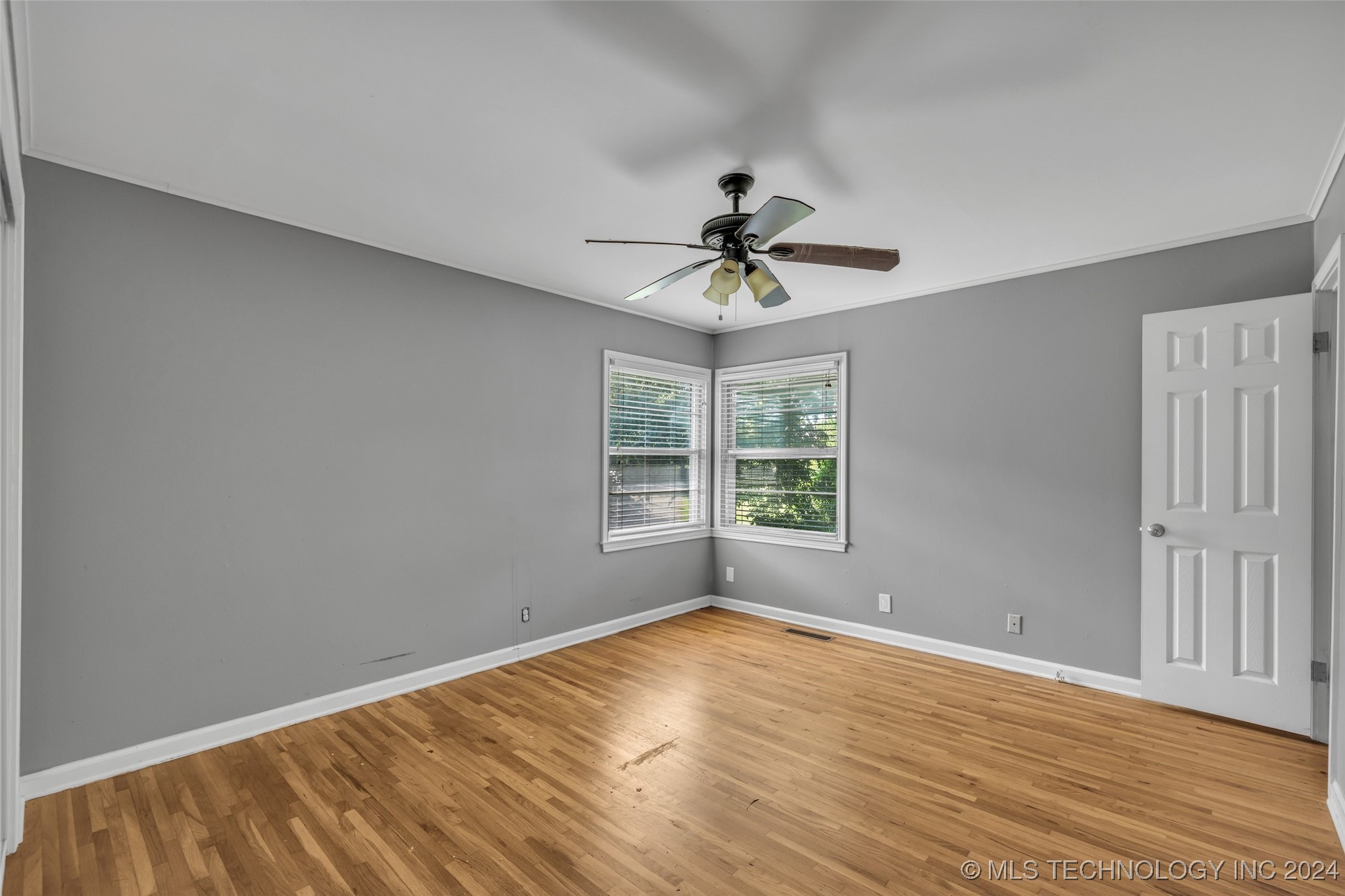 4576 E 38th Place