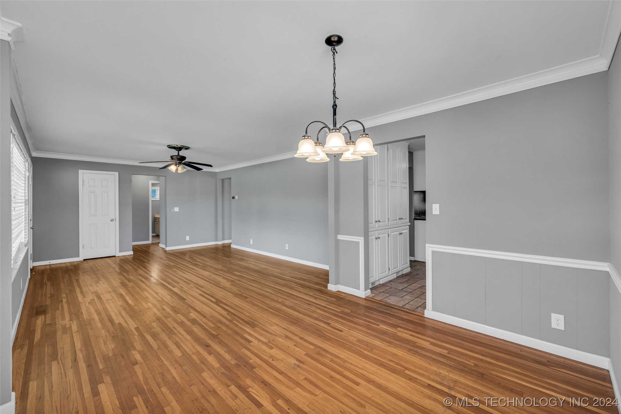 4576 E 38th Place