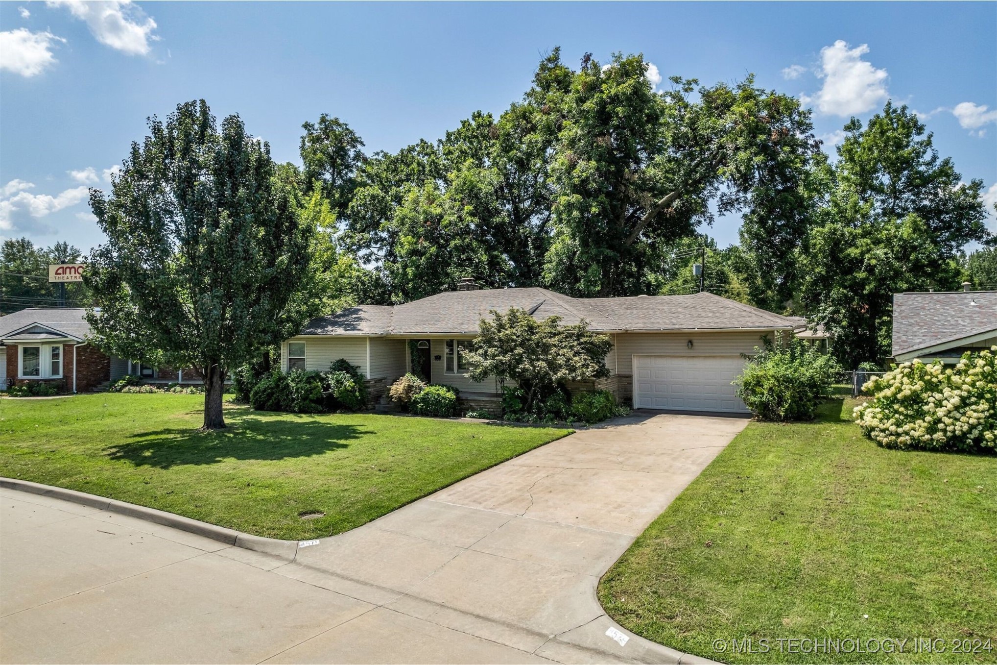 4576 E 38th Place