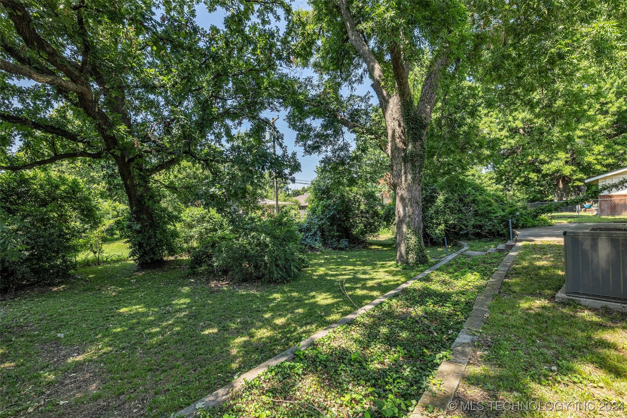 4576 E 38th Place