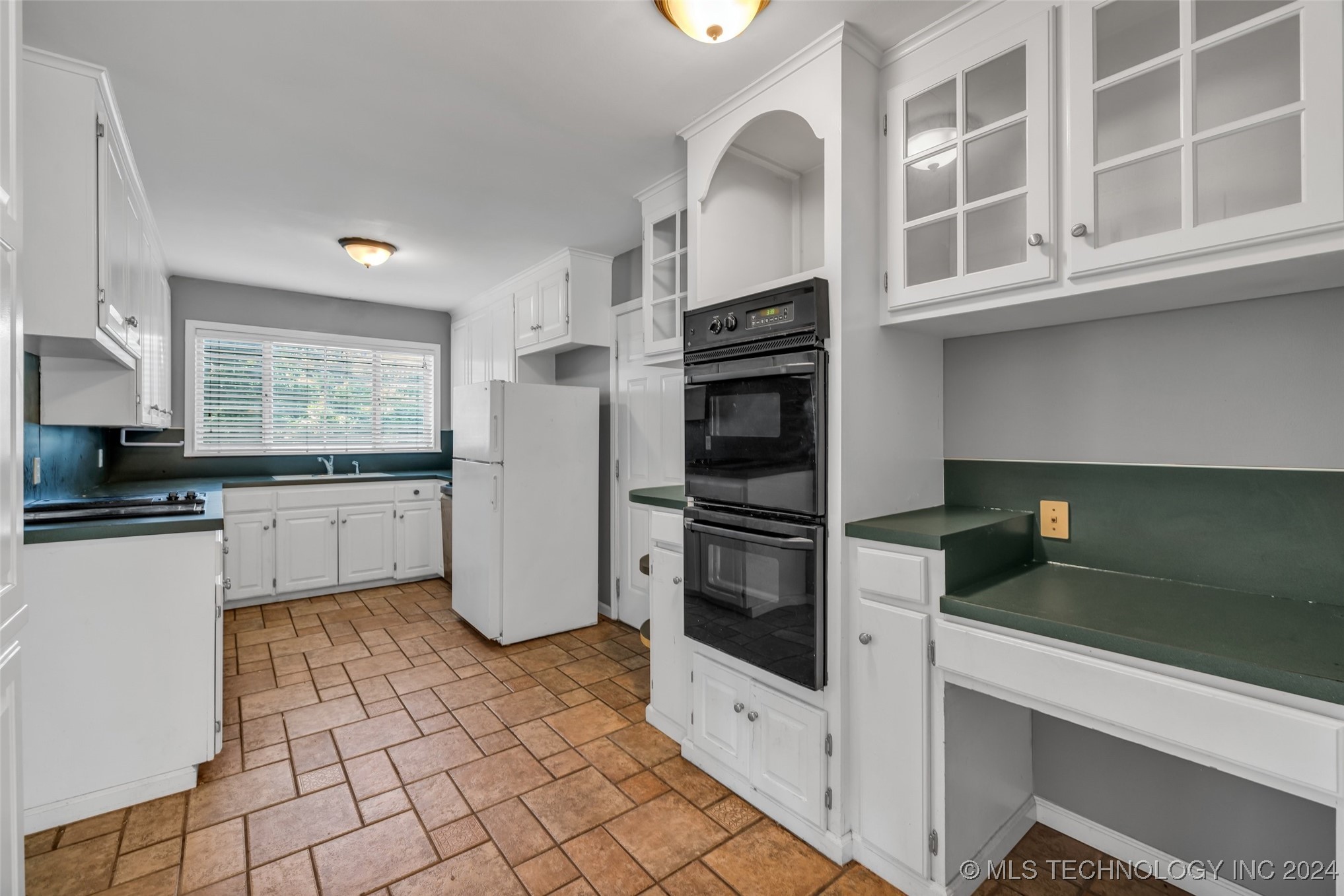 4576 E 38th Place