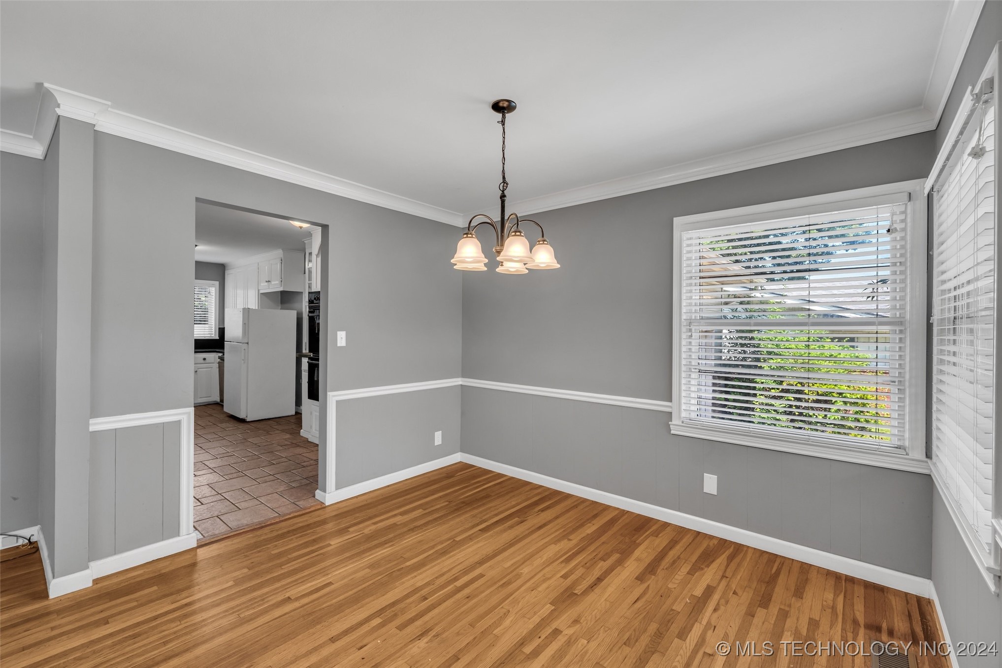 4576 E 38th Place