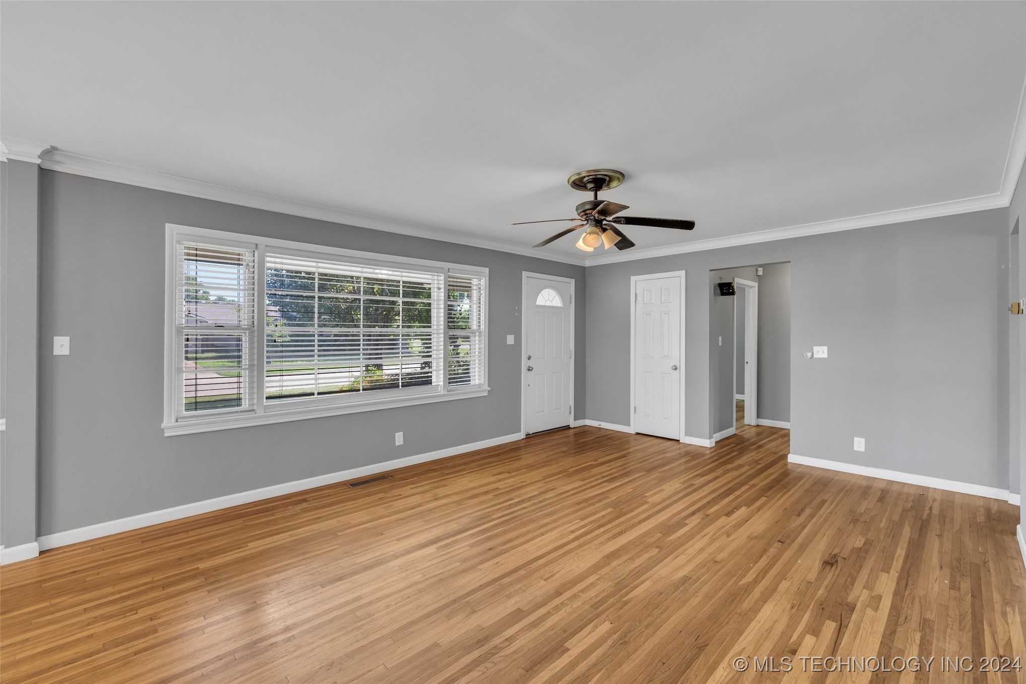 4576 E 38th Place