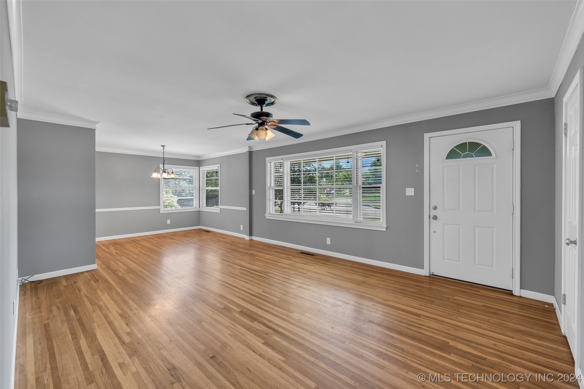 4576 E 38th Place