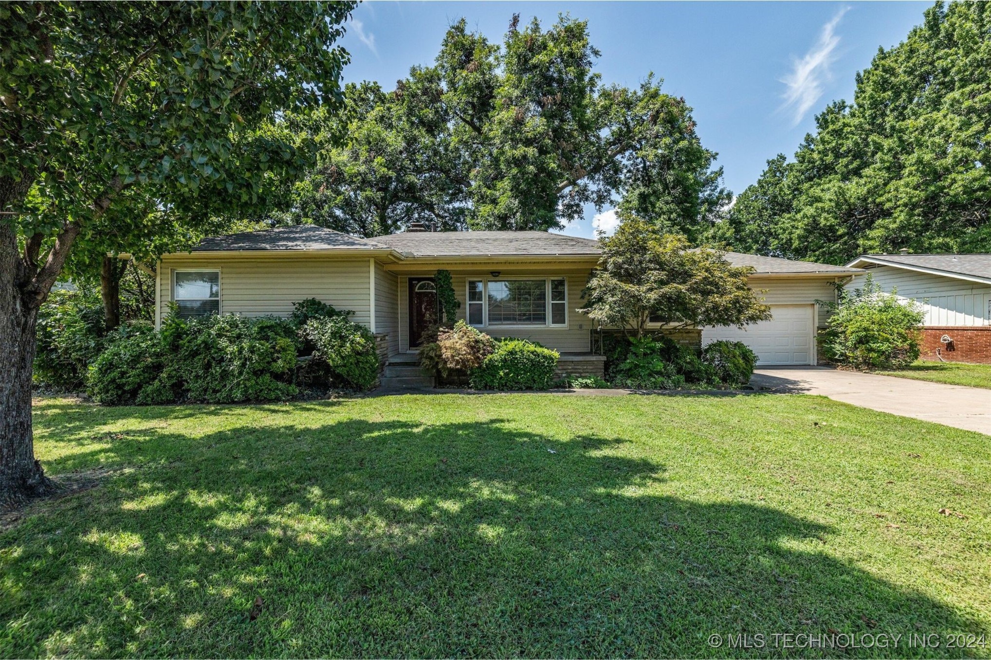 4576 E 38th Place