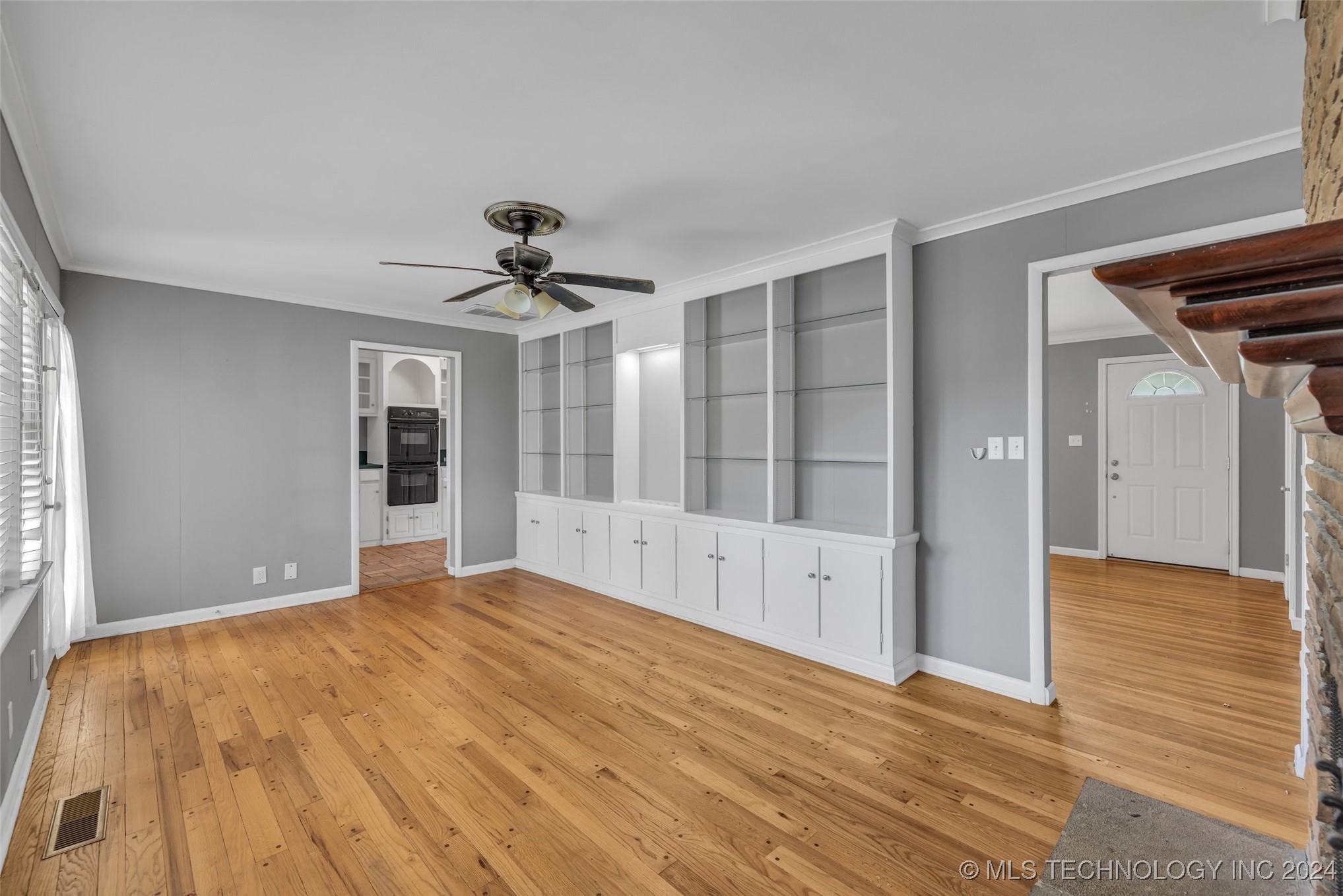 4576 E 38th Place