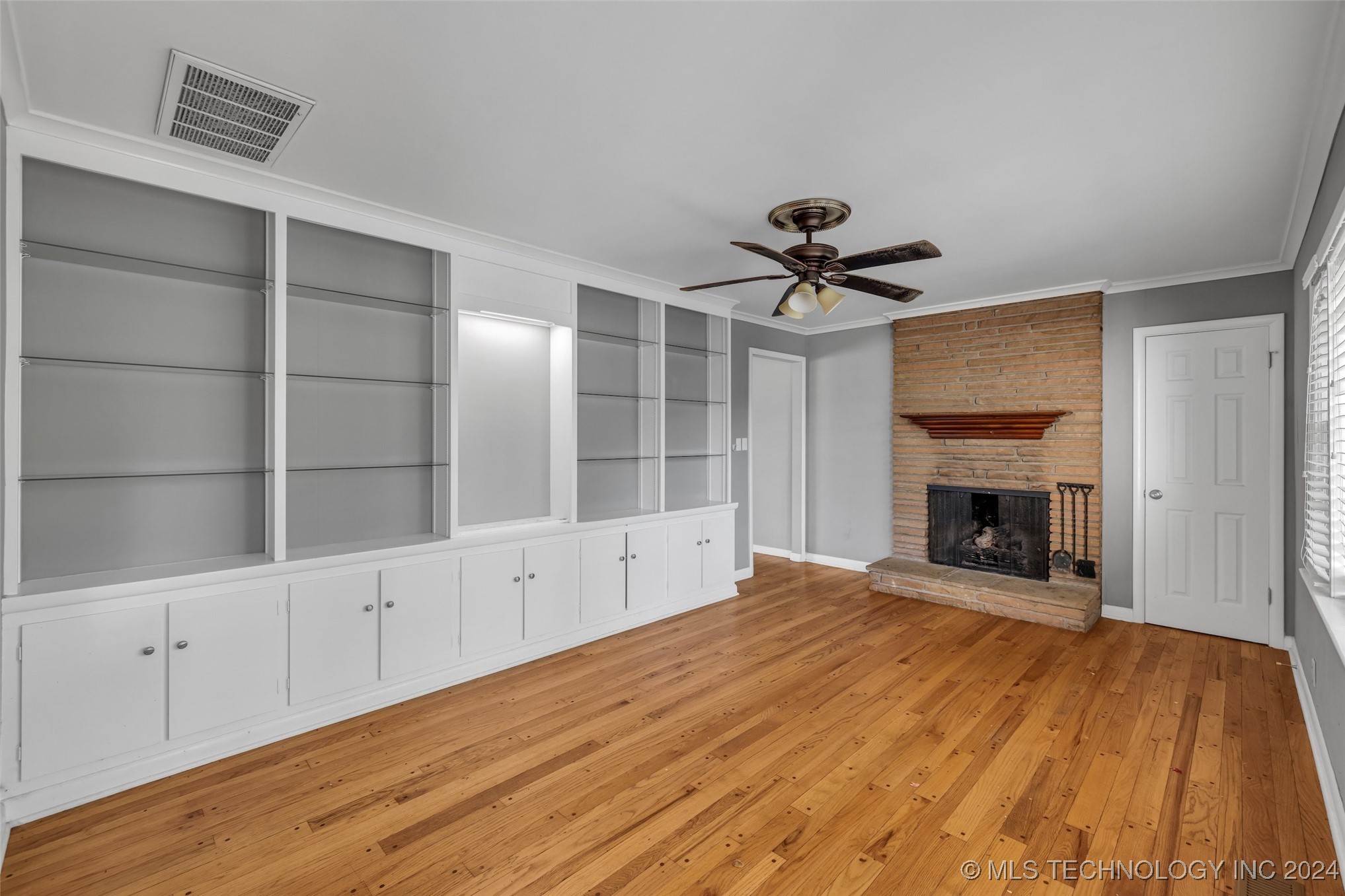4576 E 38th Place