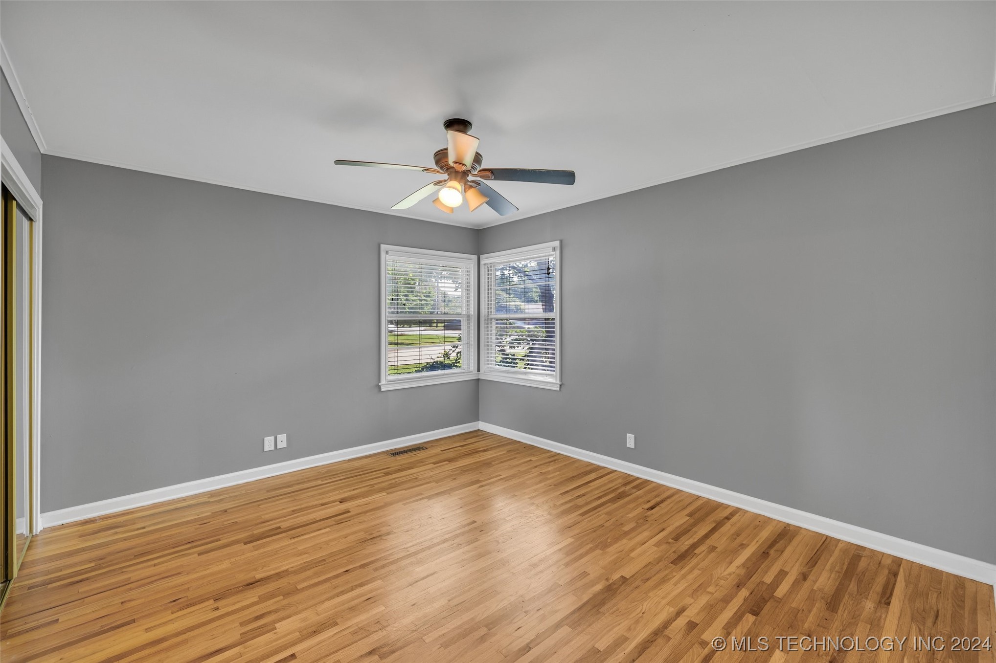 4576 E 38th Place