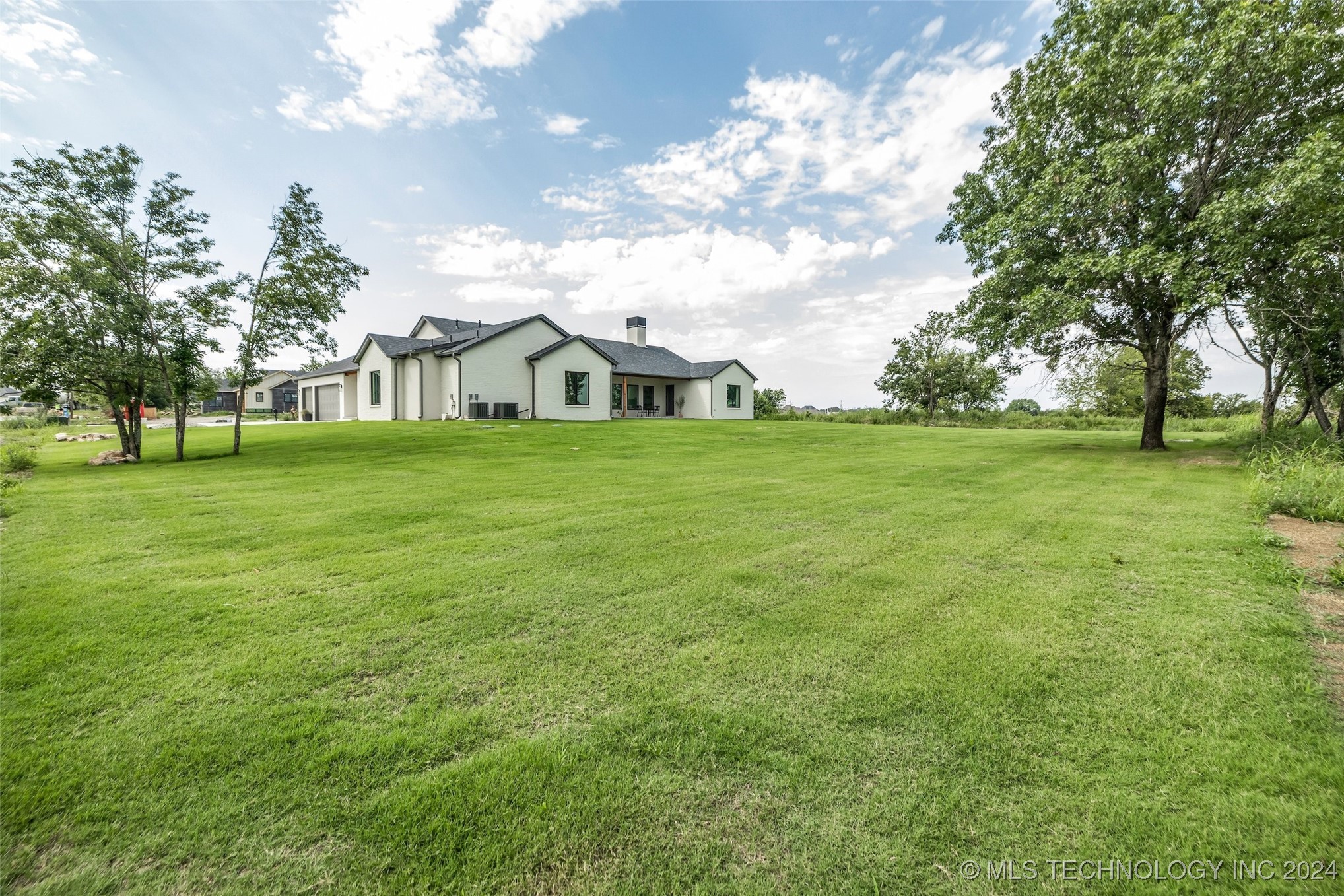 17643 E White Tail Cove