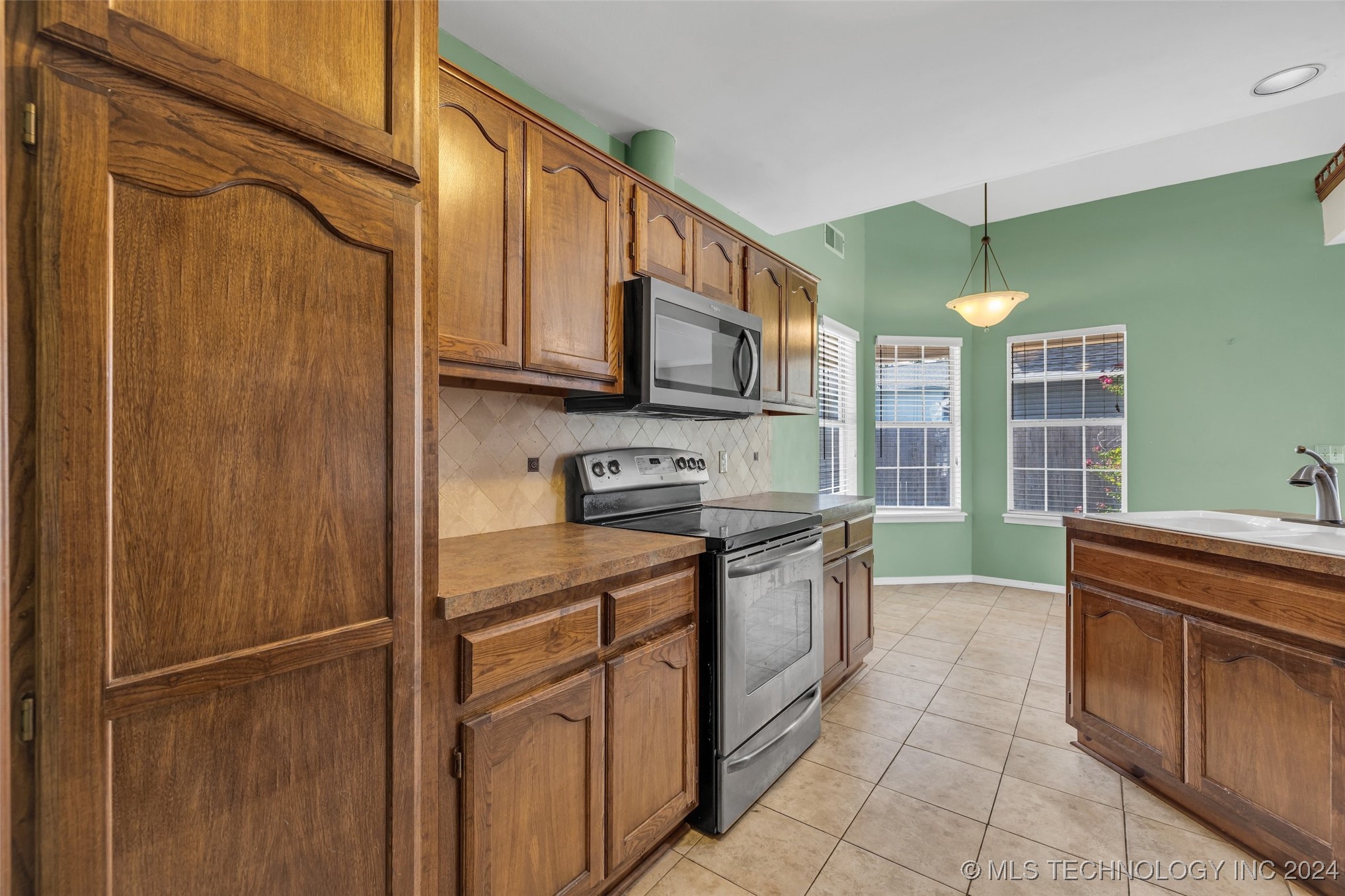 12403 E 90th Street N