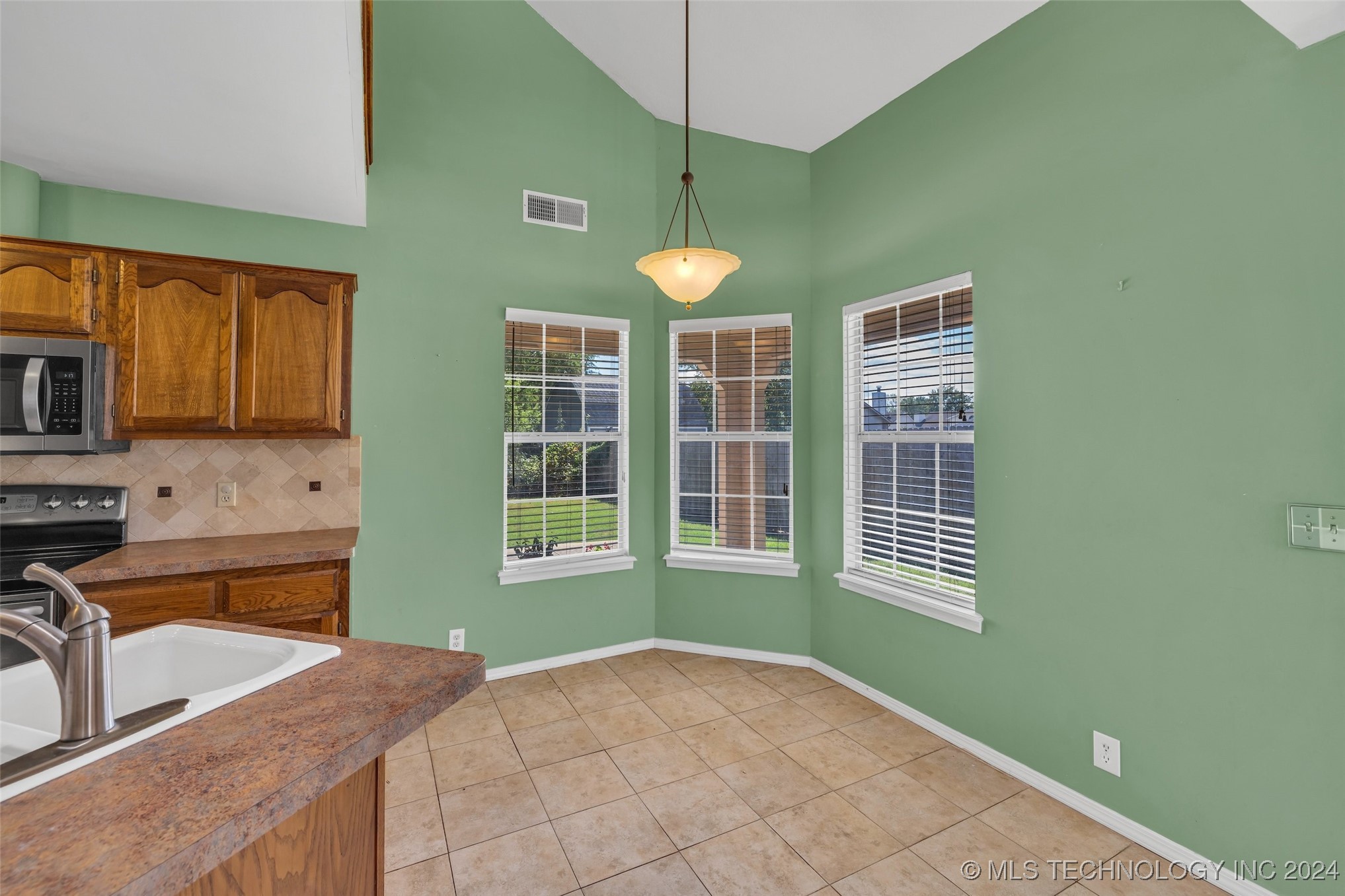 12403 E 90th Street N