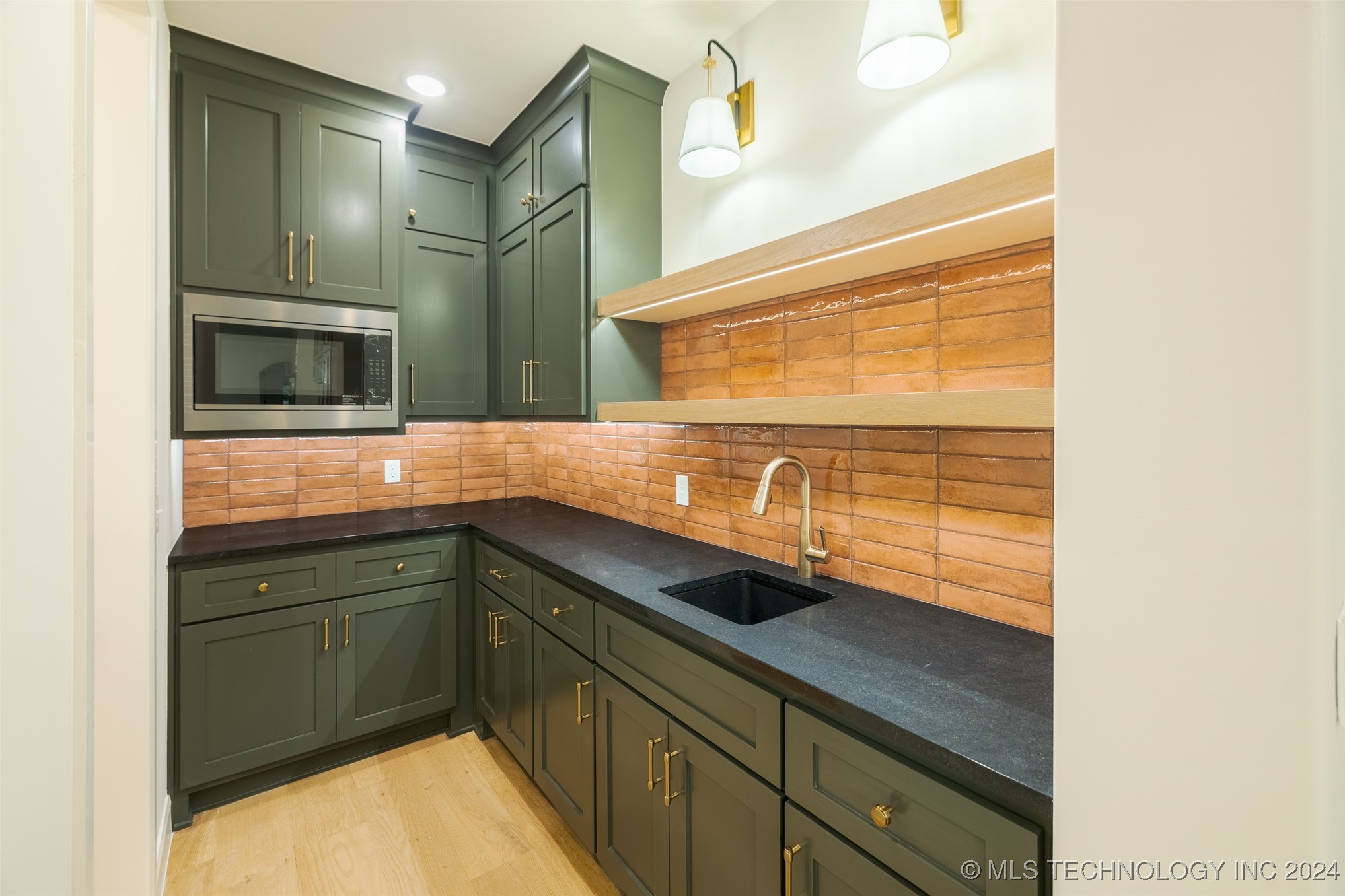 1119 N 36th Place