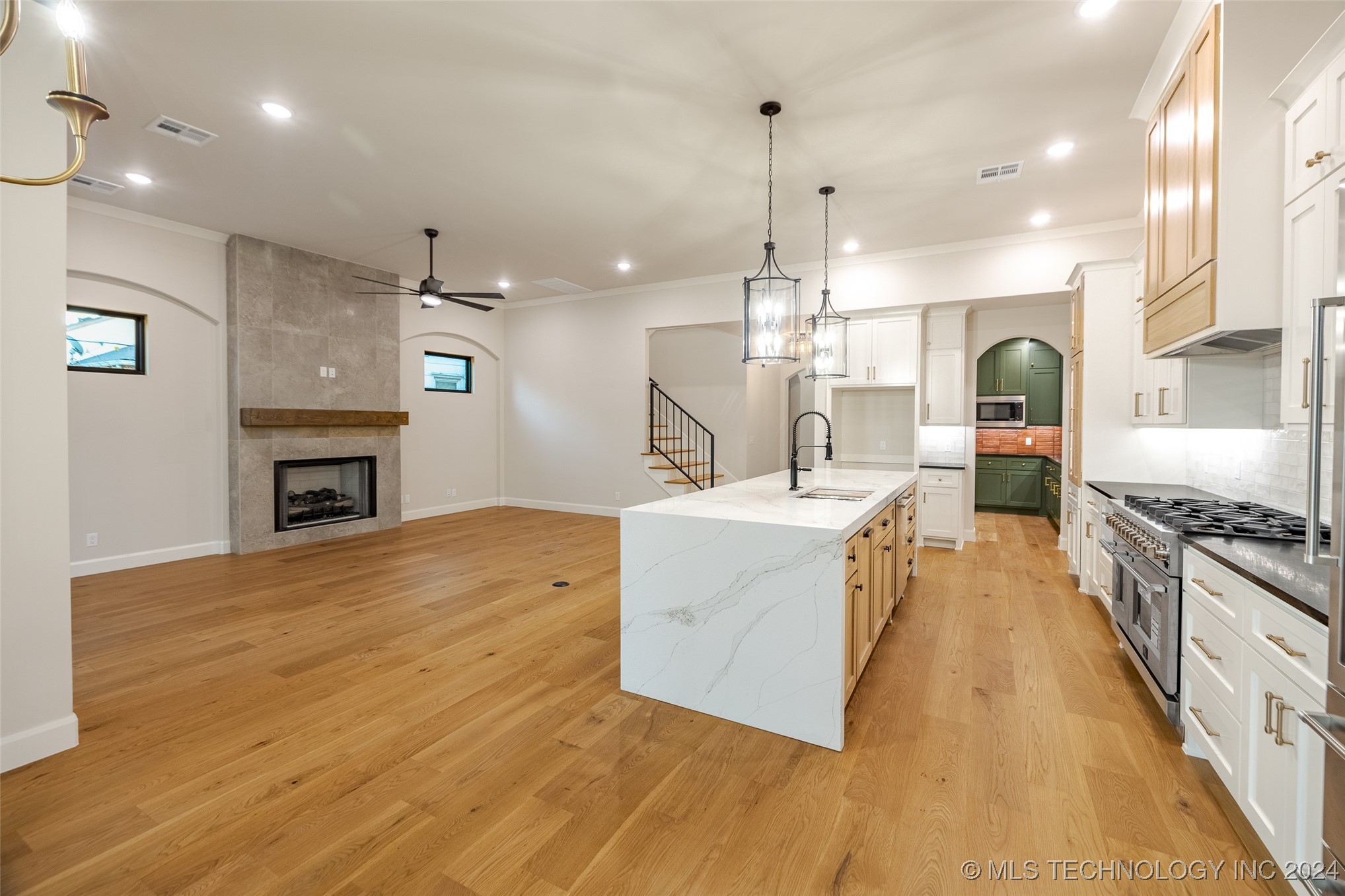 1119 N 36th Place