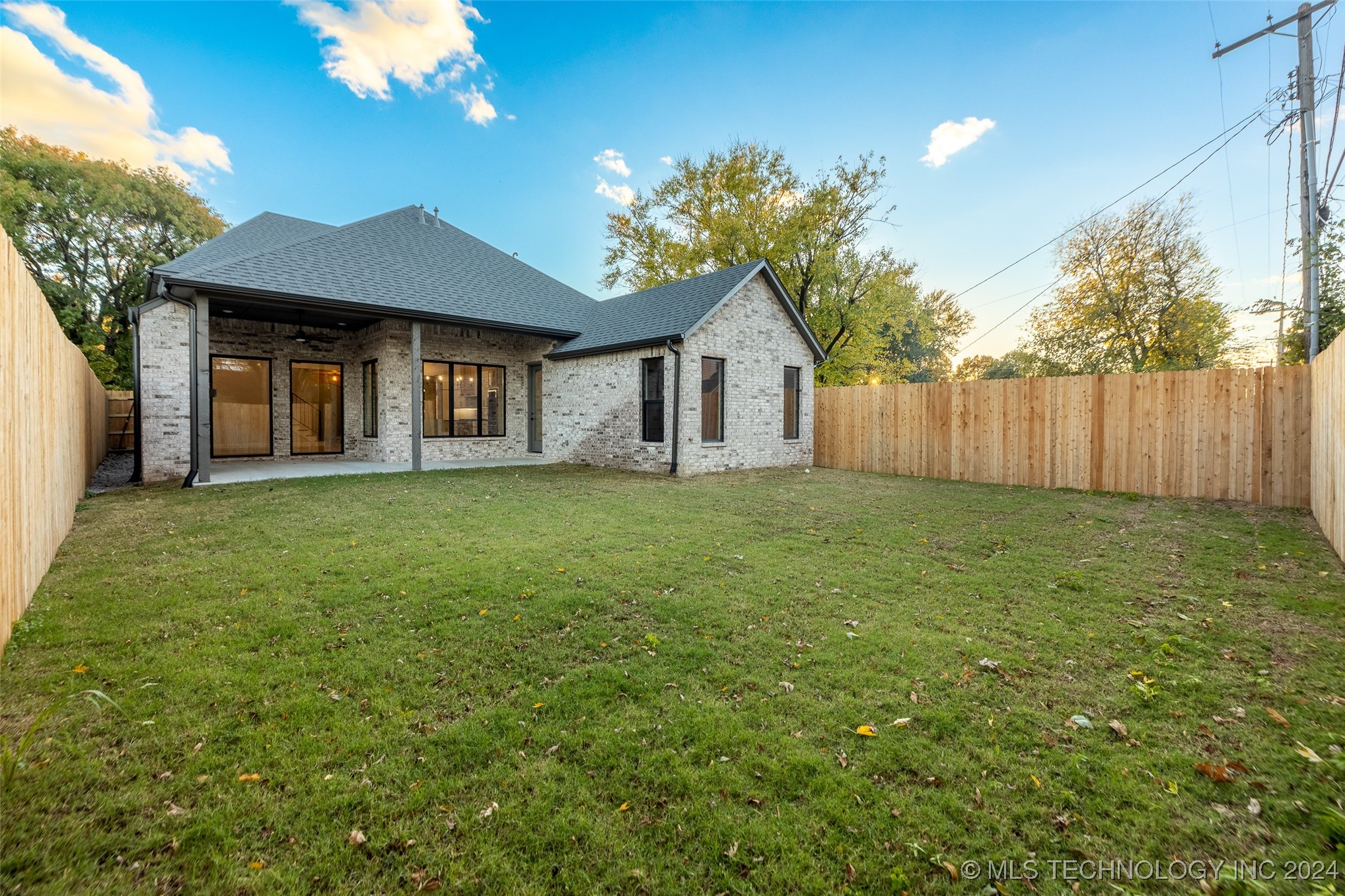 1119 N 36th Place