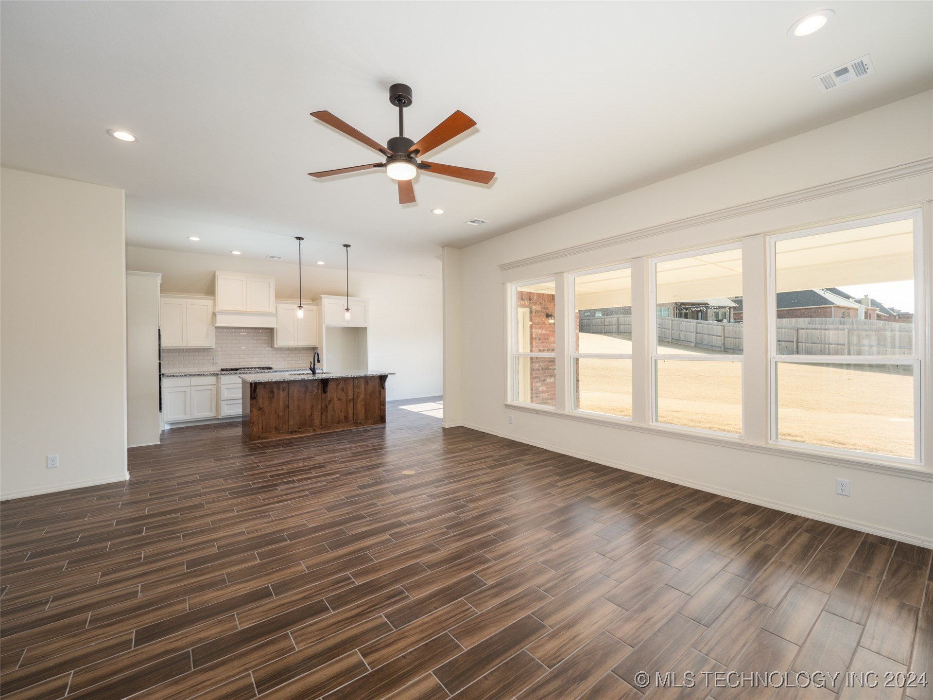 1401 E Pasadena Street