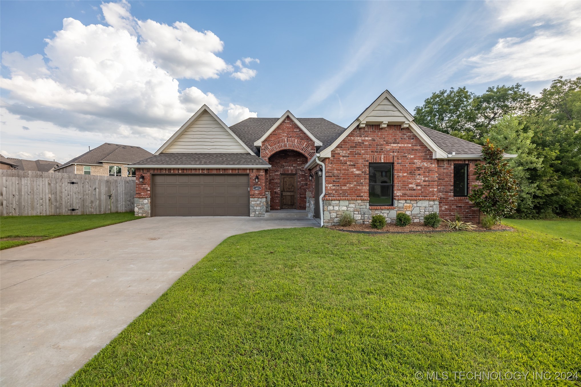 1401 E Pasadena Street