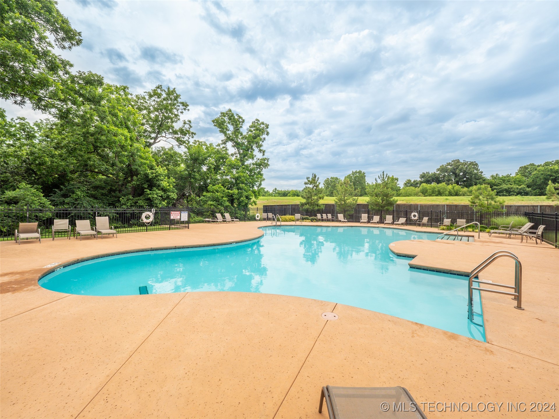 1401 E Pasadena Street