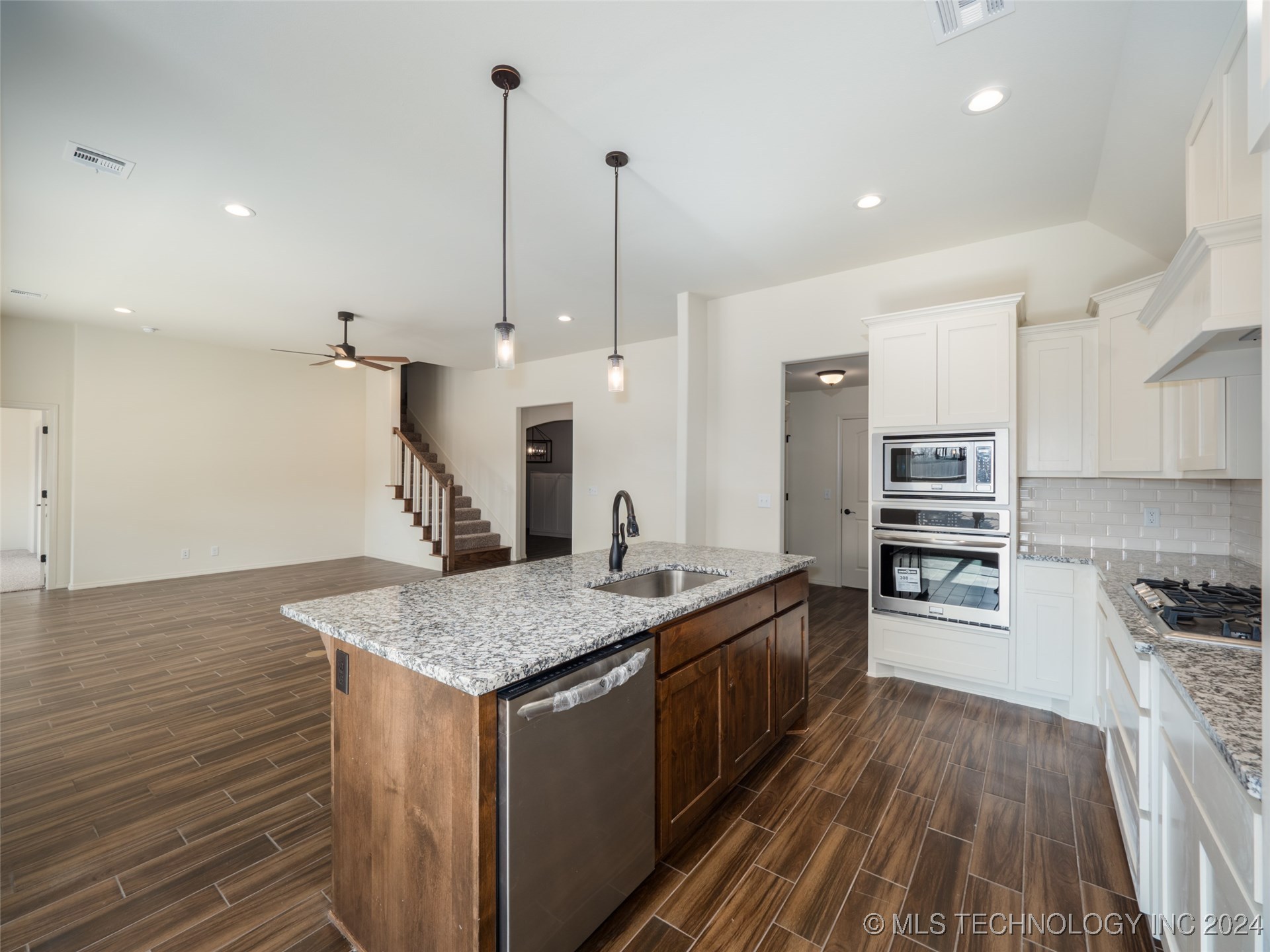 1401 E Pasadena Street