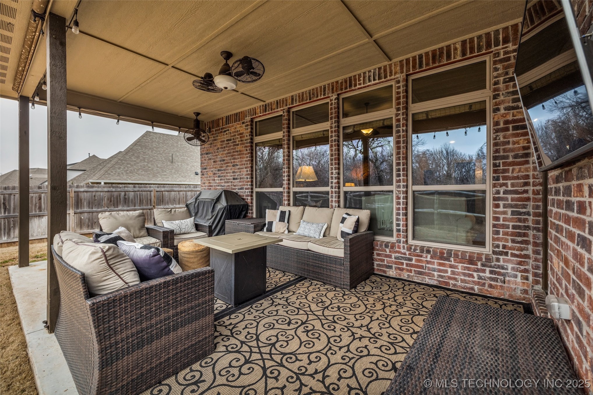 3317 W Delmar Street