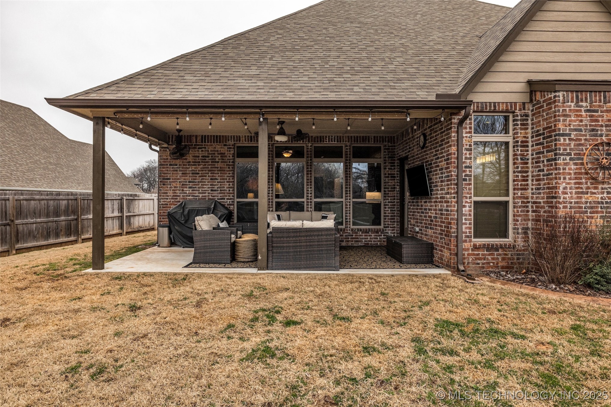 3317 W Delmar Street