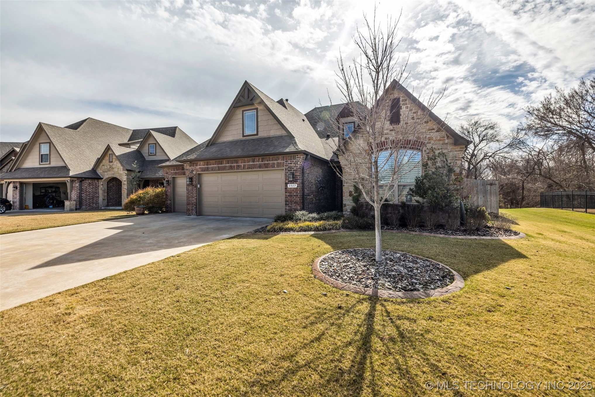 3317 W Delmar Street