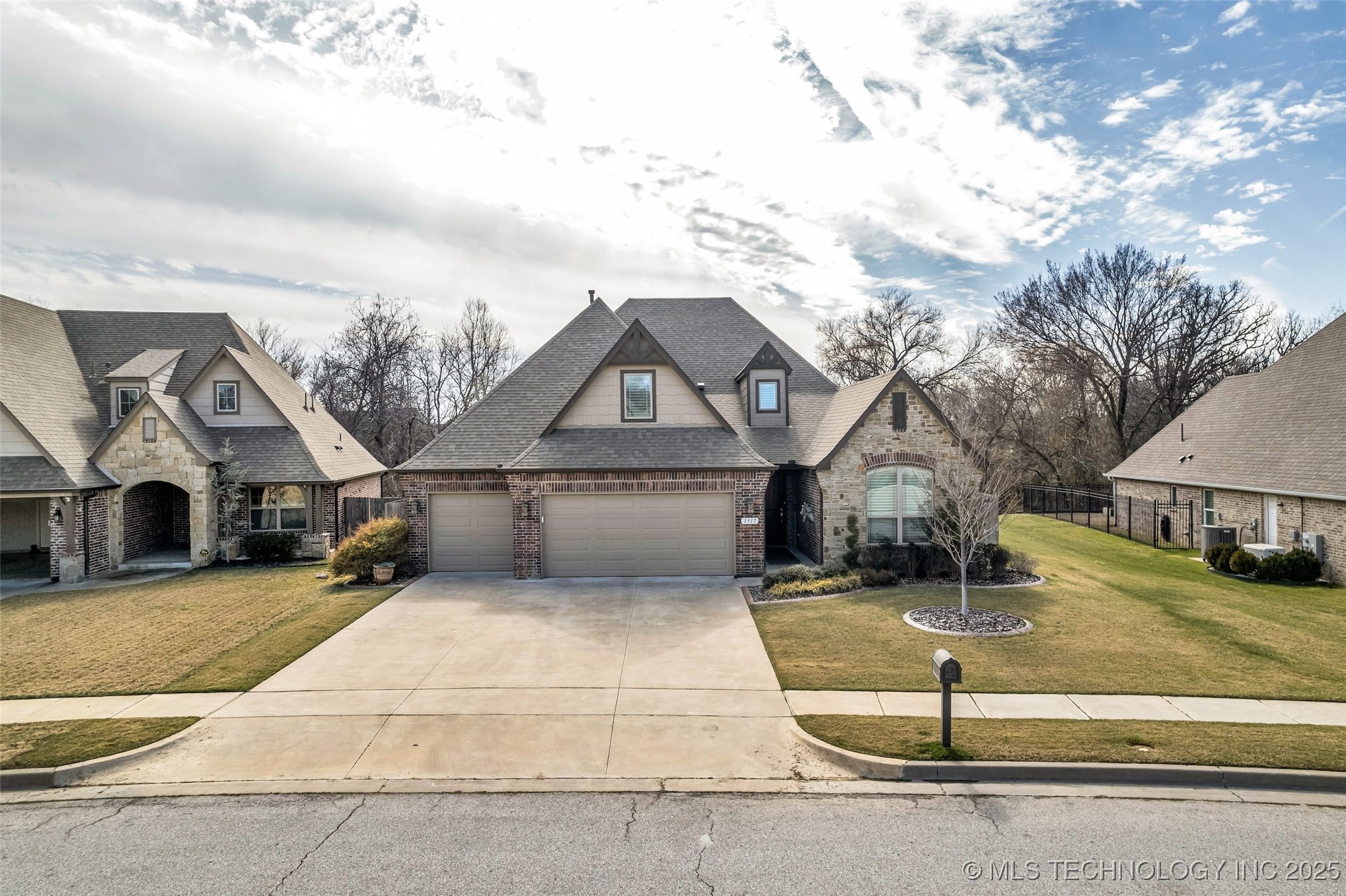 3317 W Delmar Street