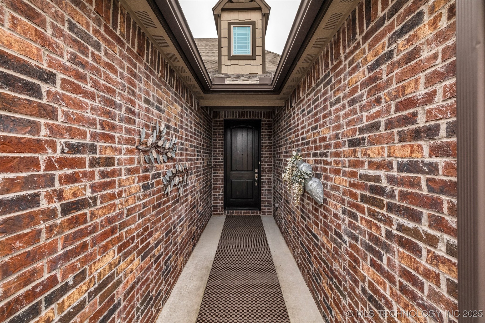 3317 W Delmar Street