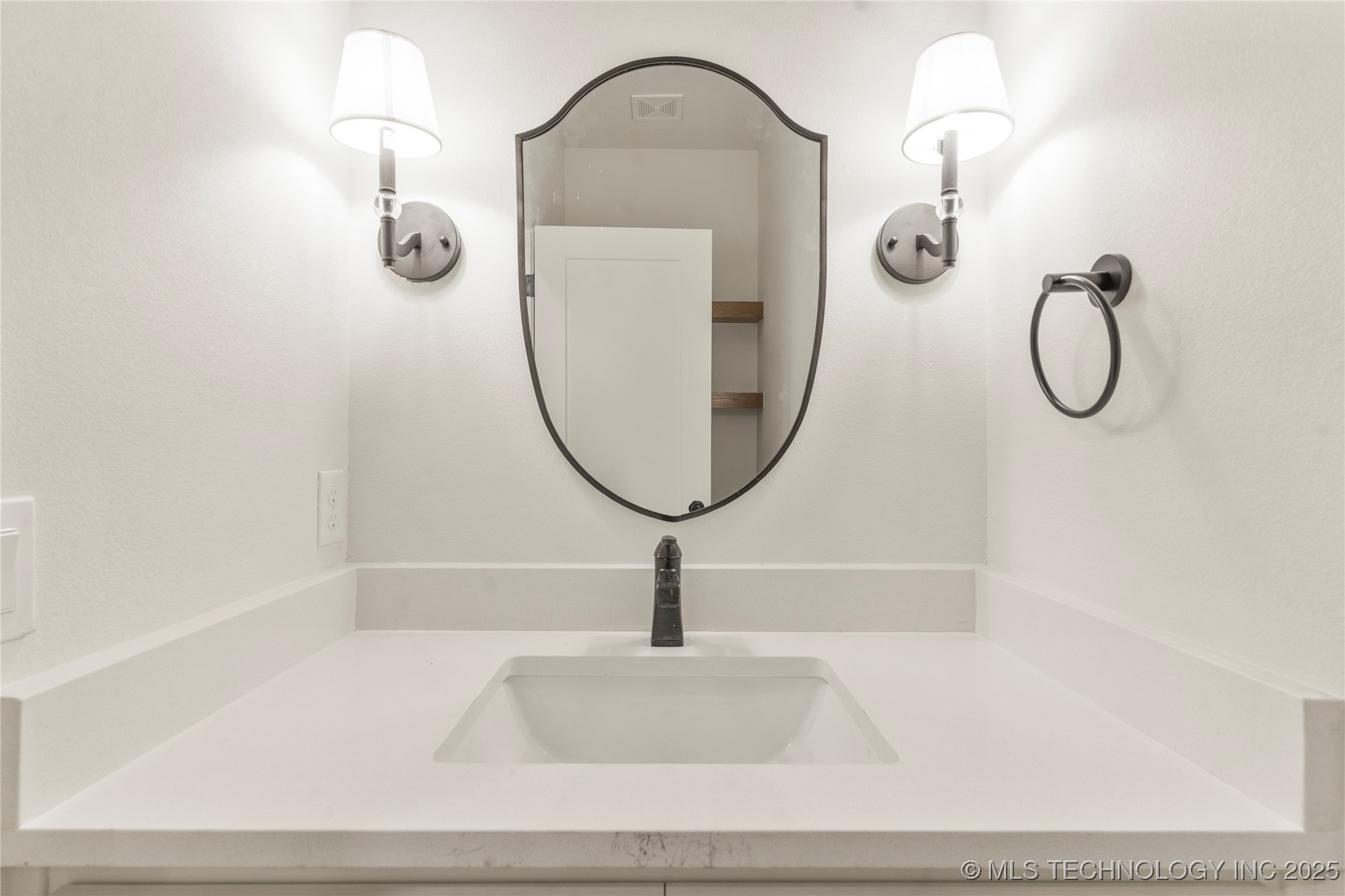 2982 E 145th Street S