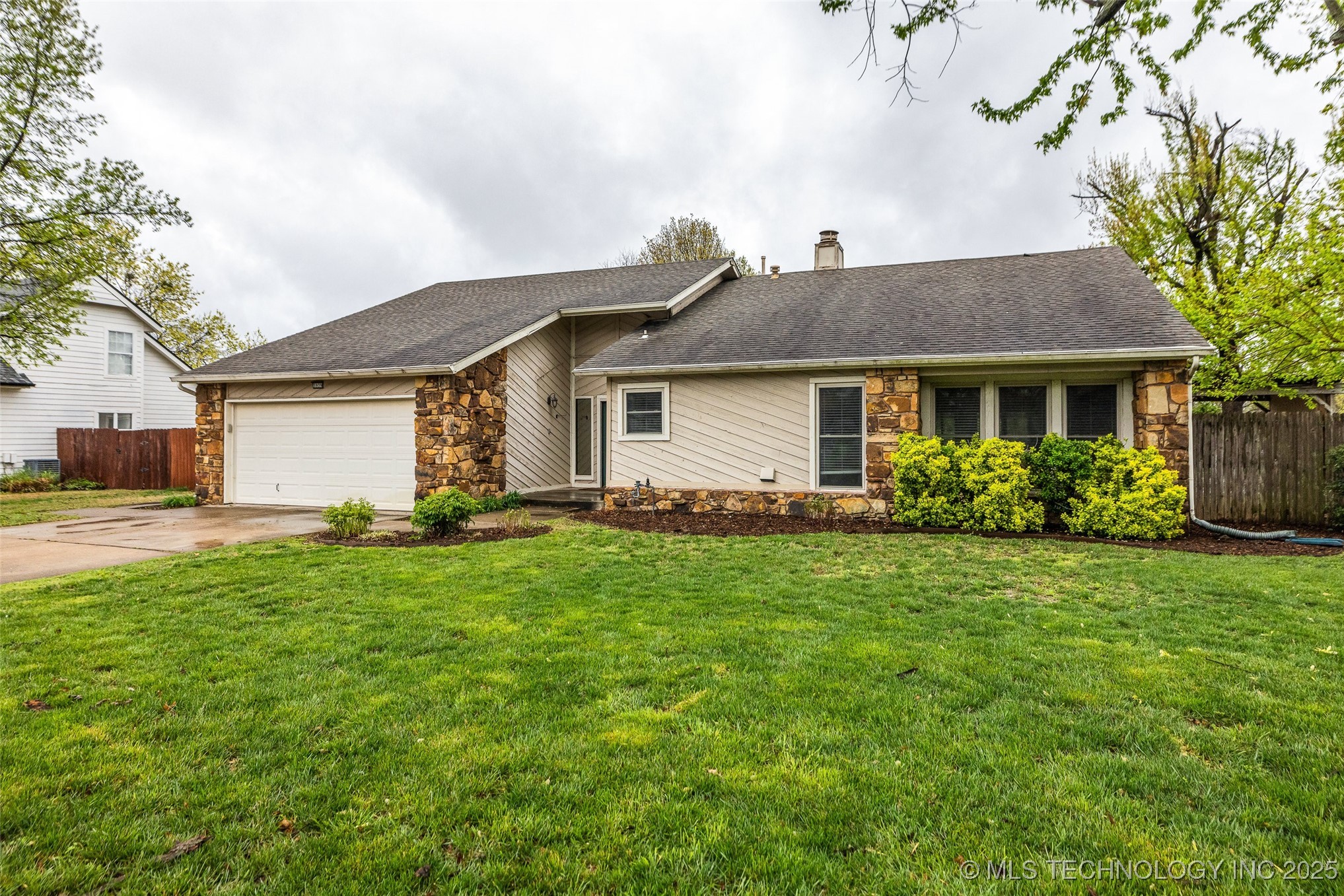 5939 S 94th East Place