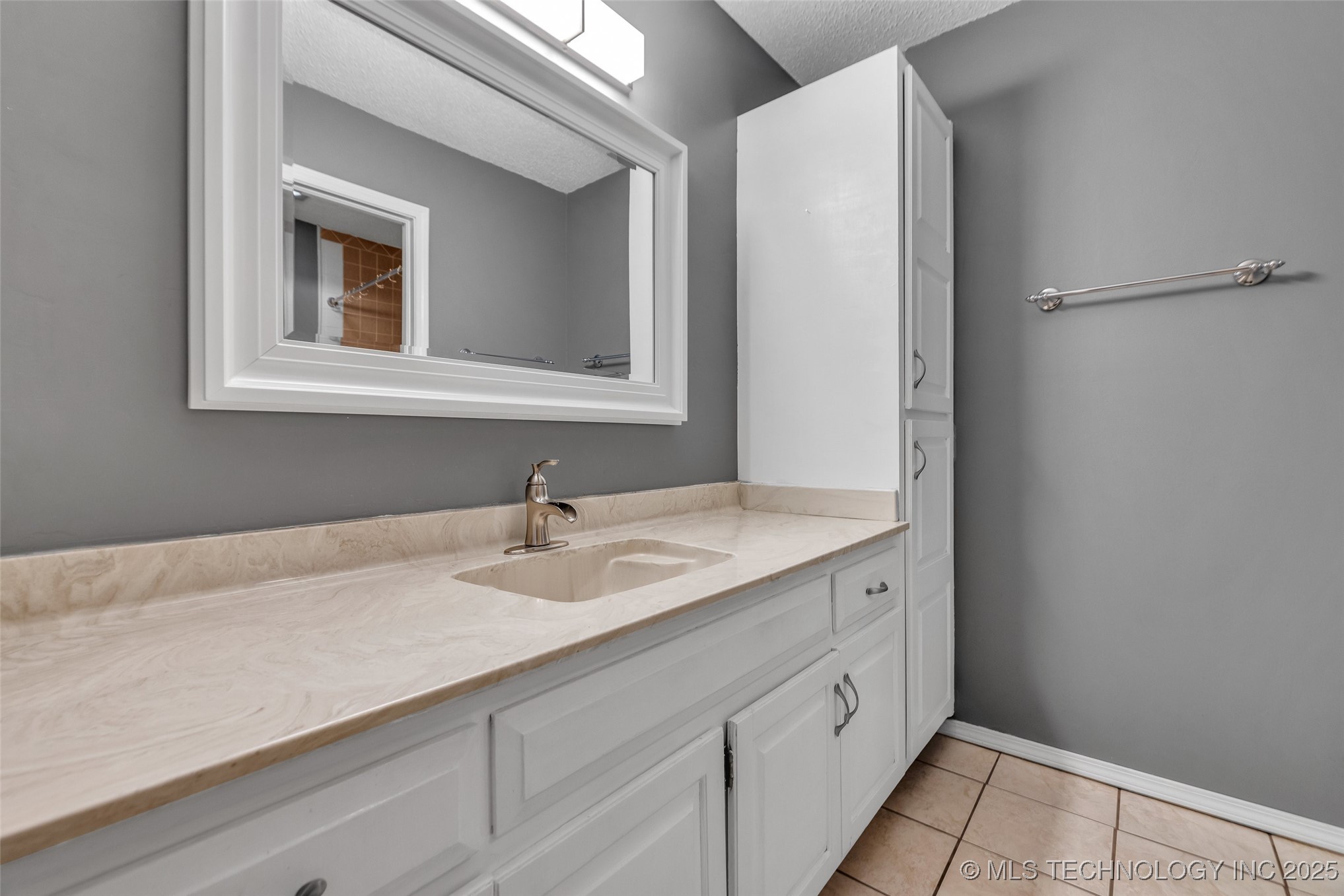 5939 S 94th East Place