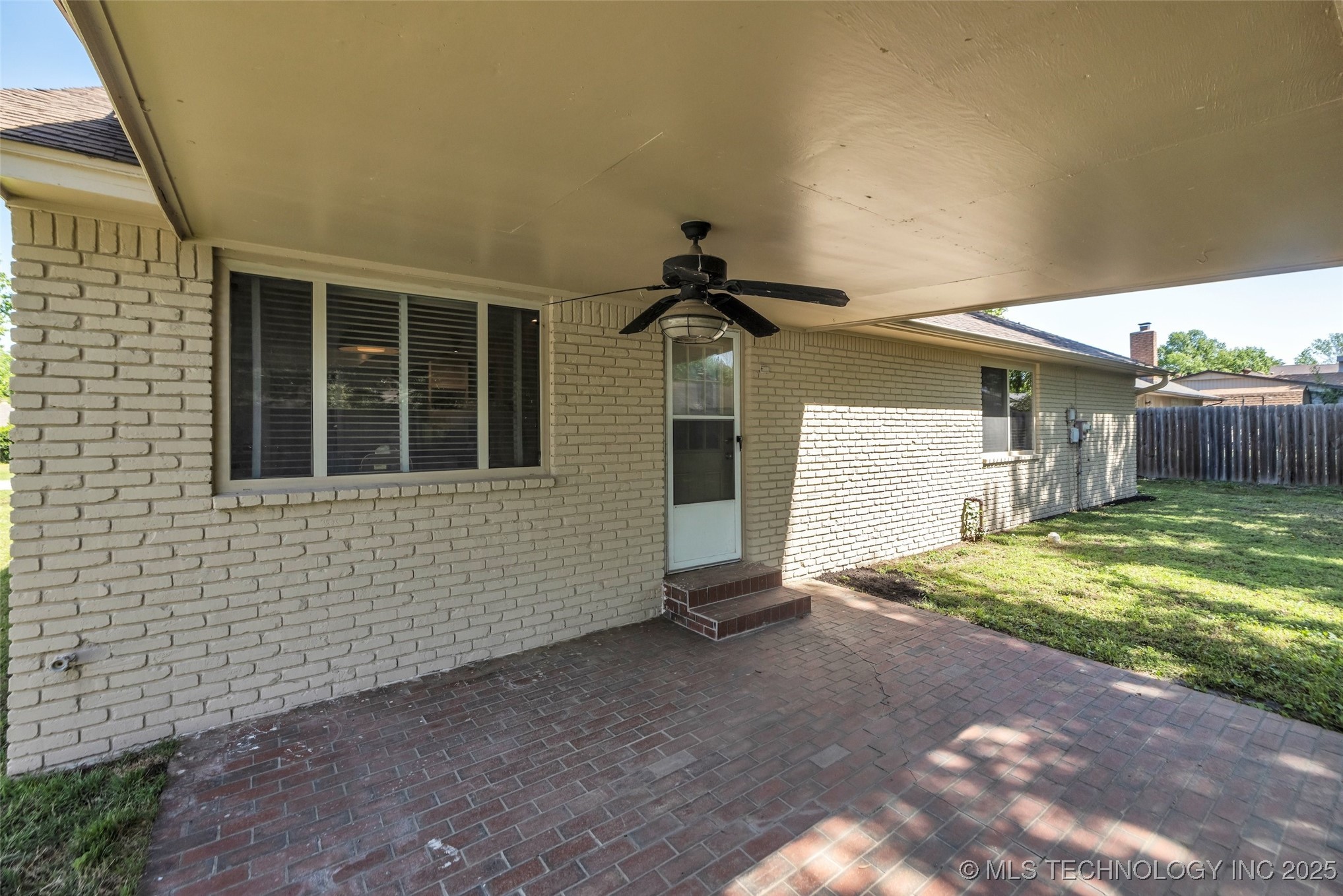 2601 W Hartford Street